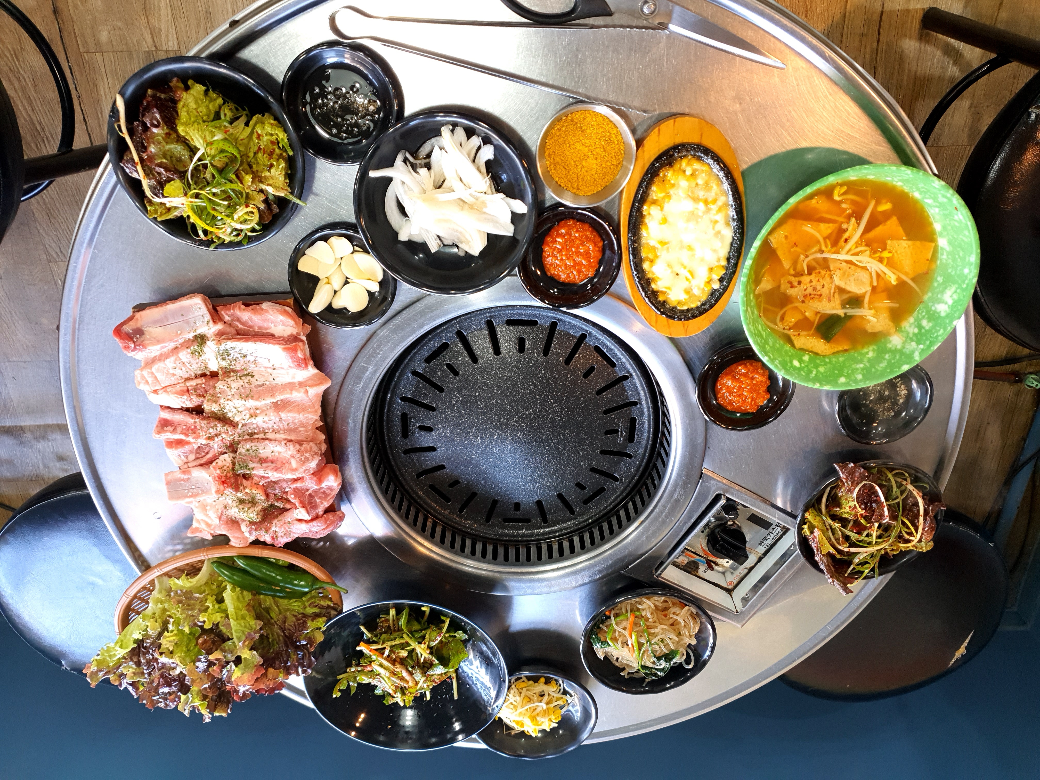 복돼지숯불식육식당