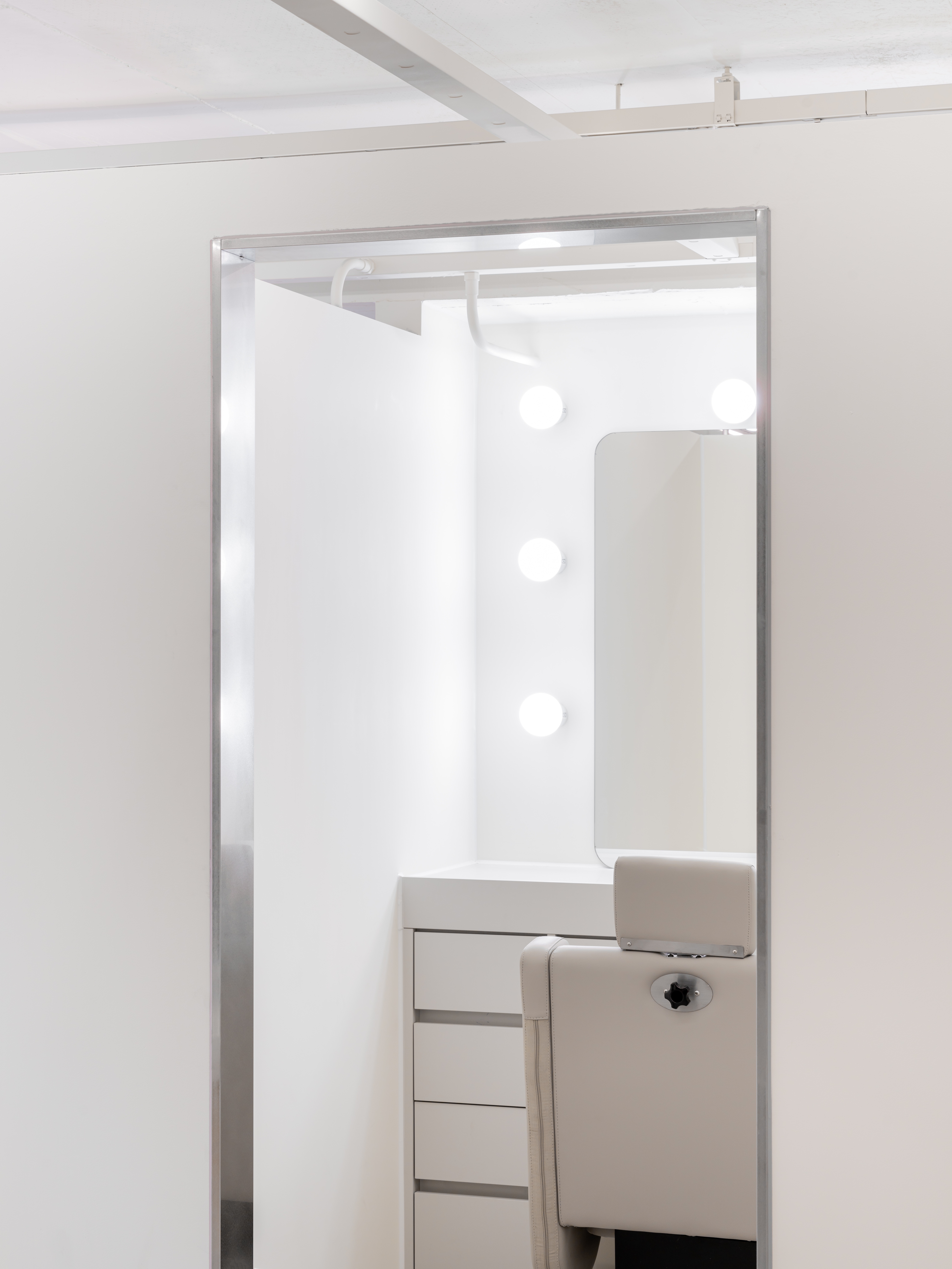 프롬 헤어메이크업 대표 이미지