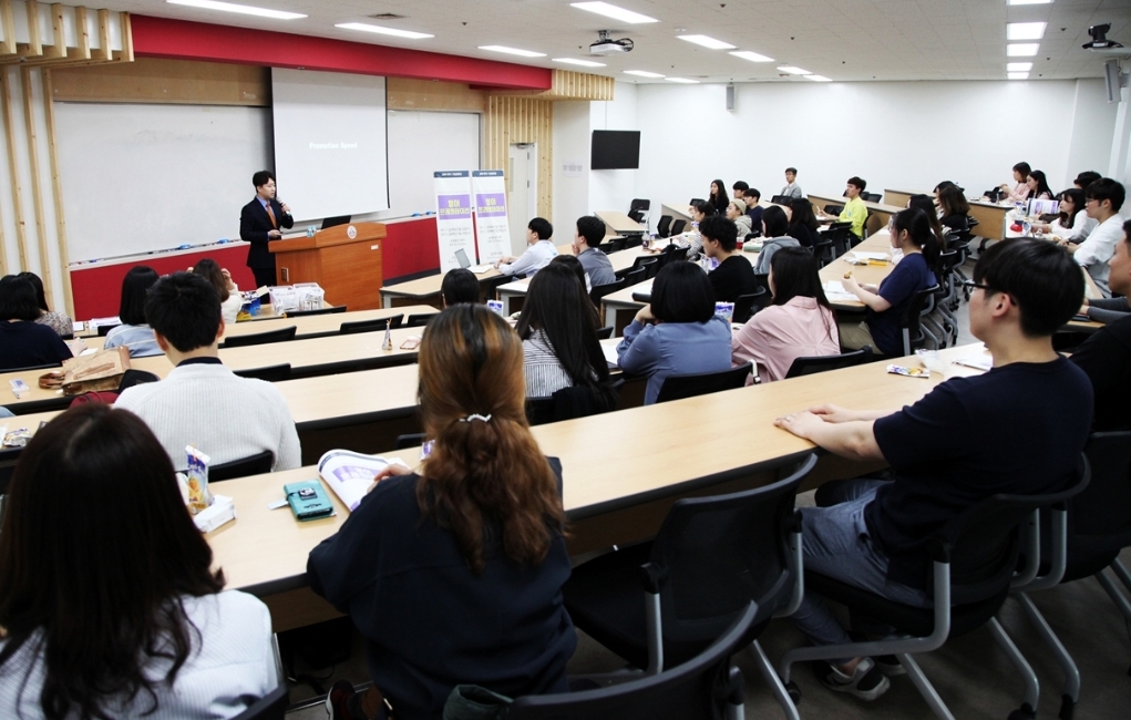 EPS 잉글리시 프레젠테이션 스페이스 대표 이미지