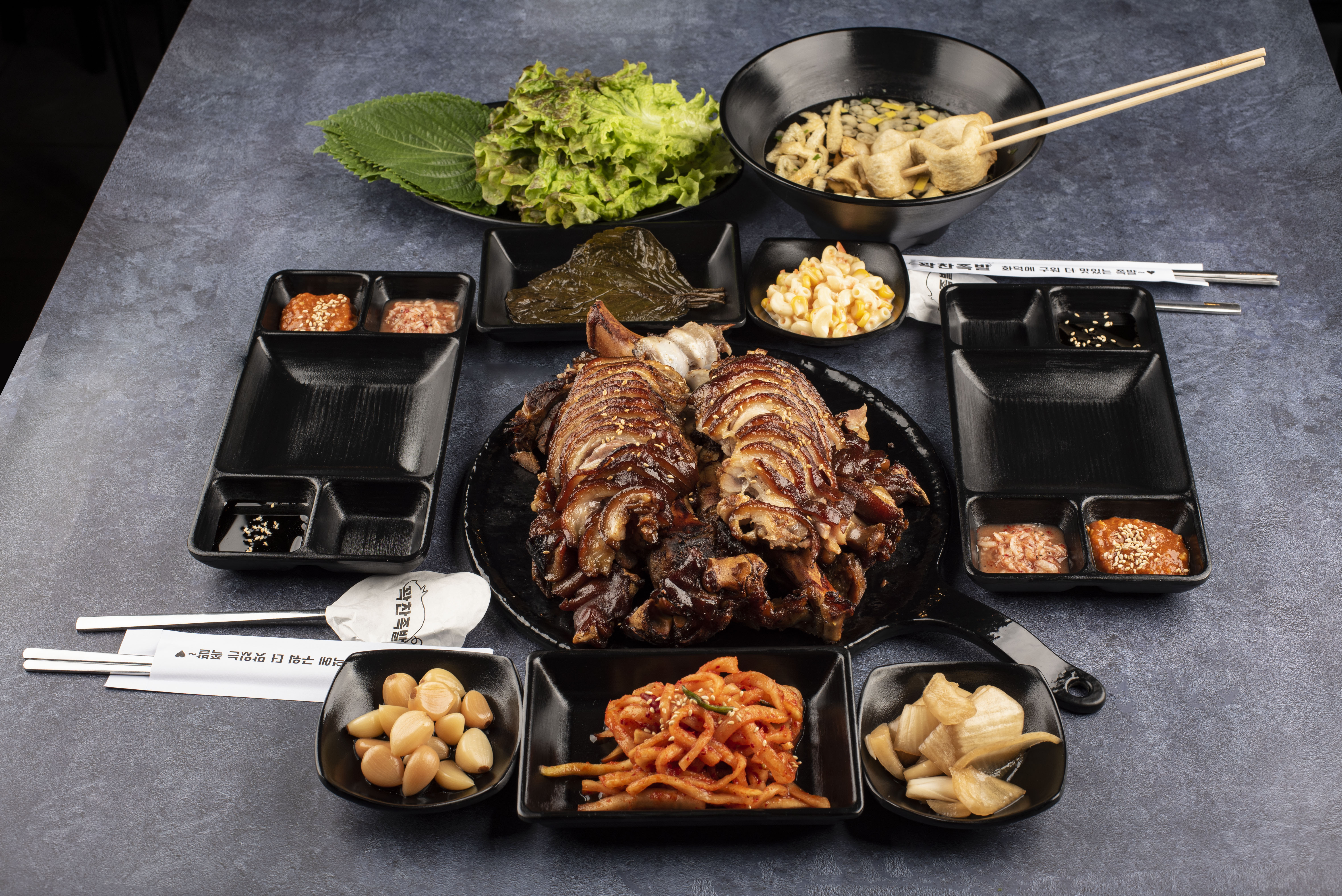 380℃에서 구워낸 화덕족발大(앞발)