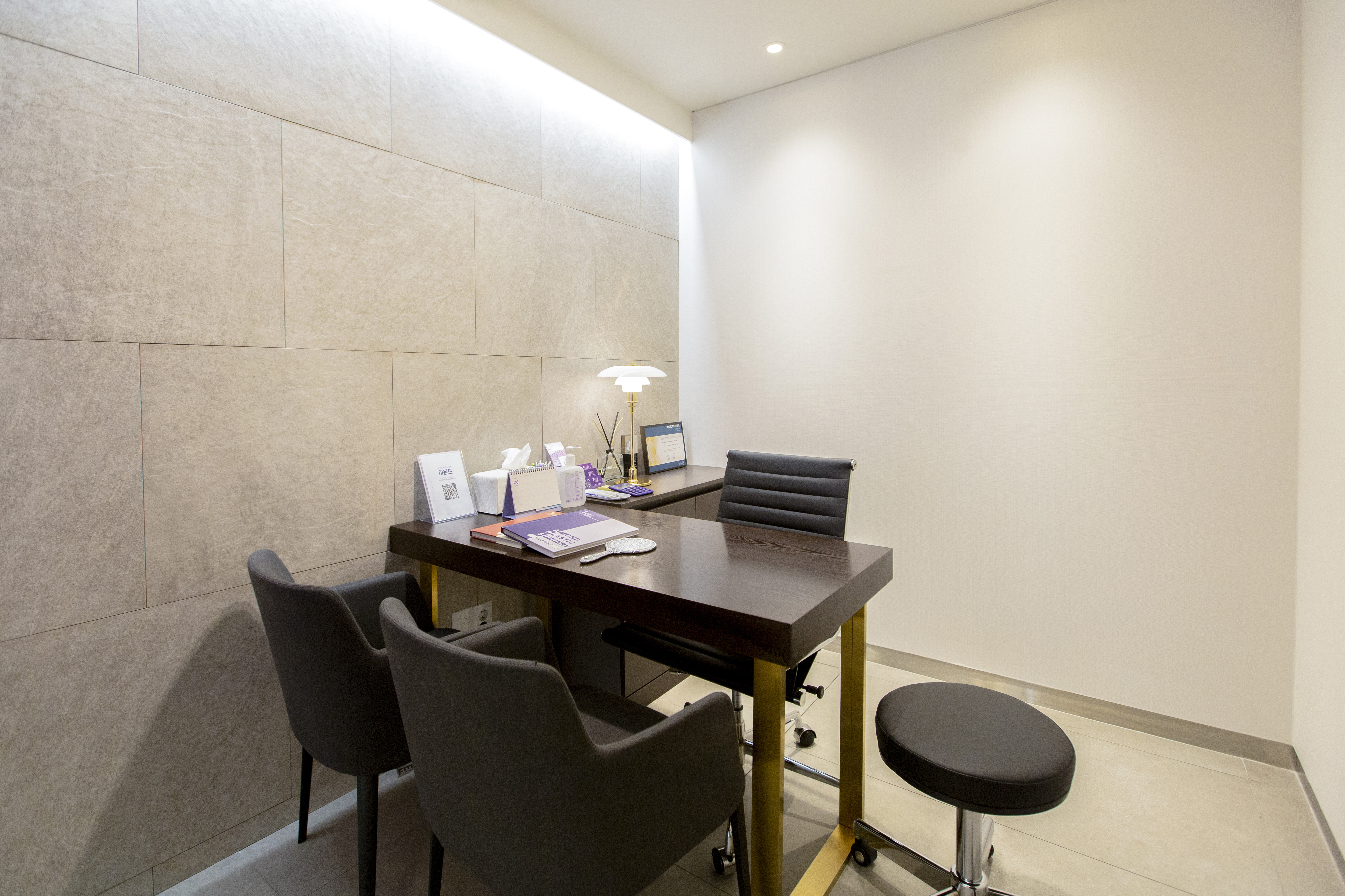 아몬드성형외과 대표 이미지