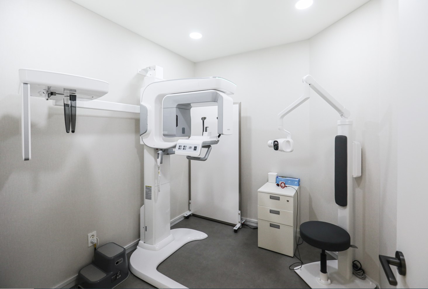 더연세퍼스트치과병원 대표 이미지