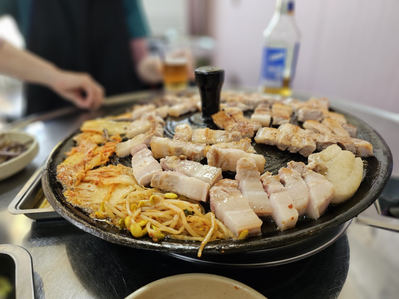 미나리솥뚜껑삼겹살. 죽주 닭갈비