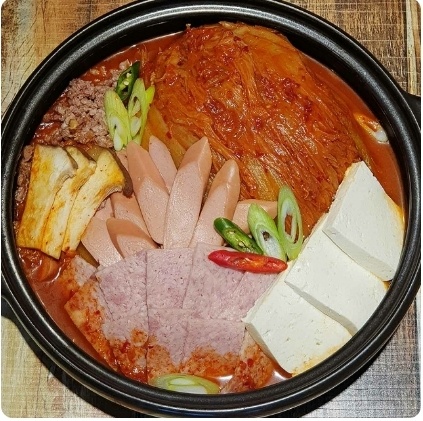 김부자네묵은지생고기김치찌개