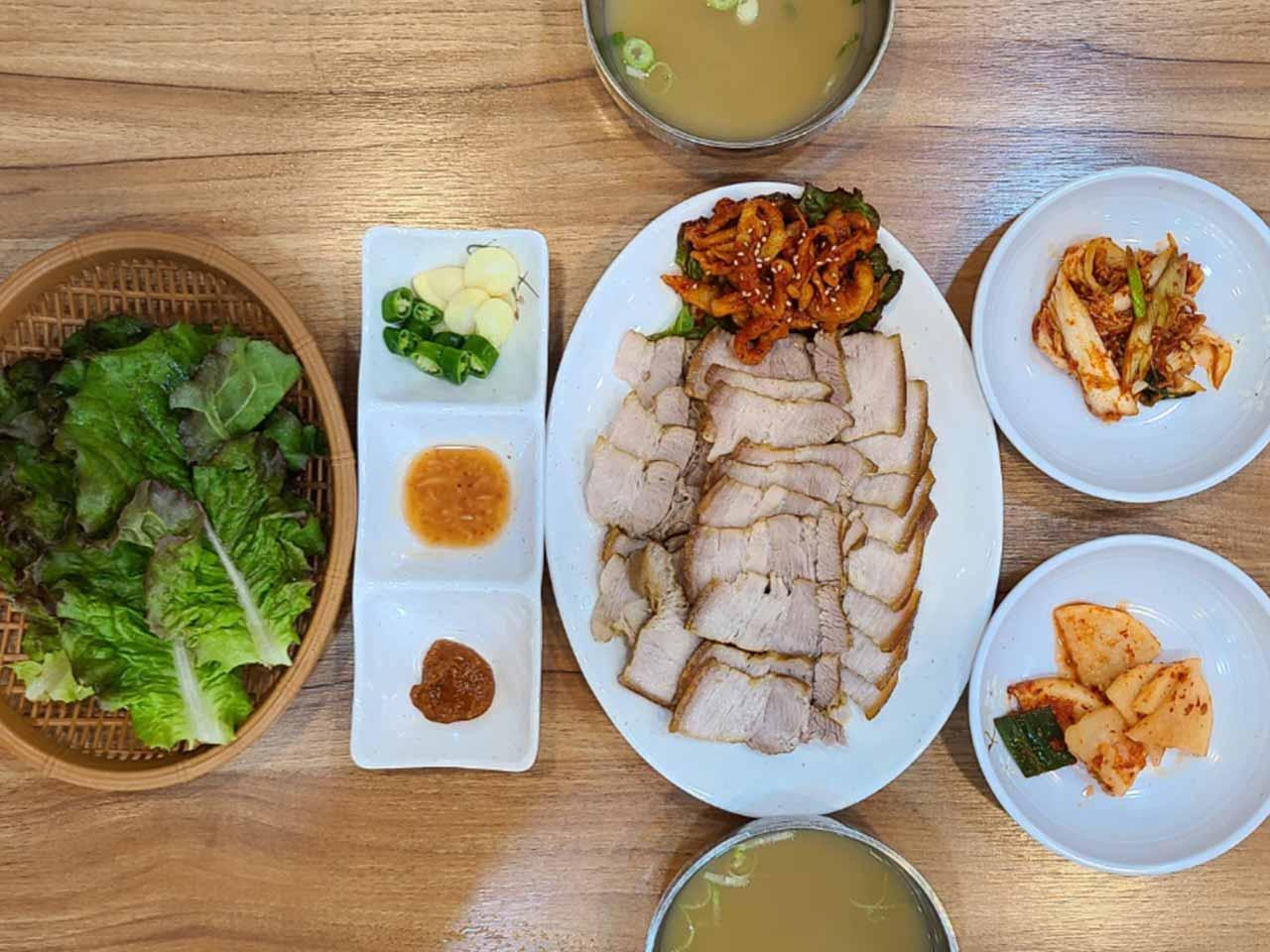 네이버 플레이스 보리고개 수육&두부두루치기 : 네이버