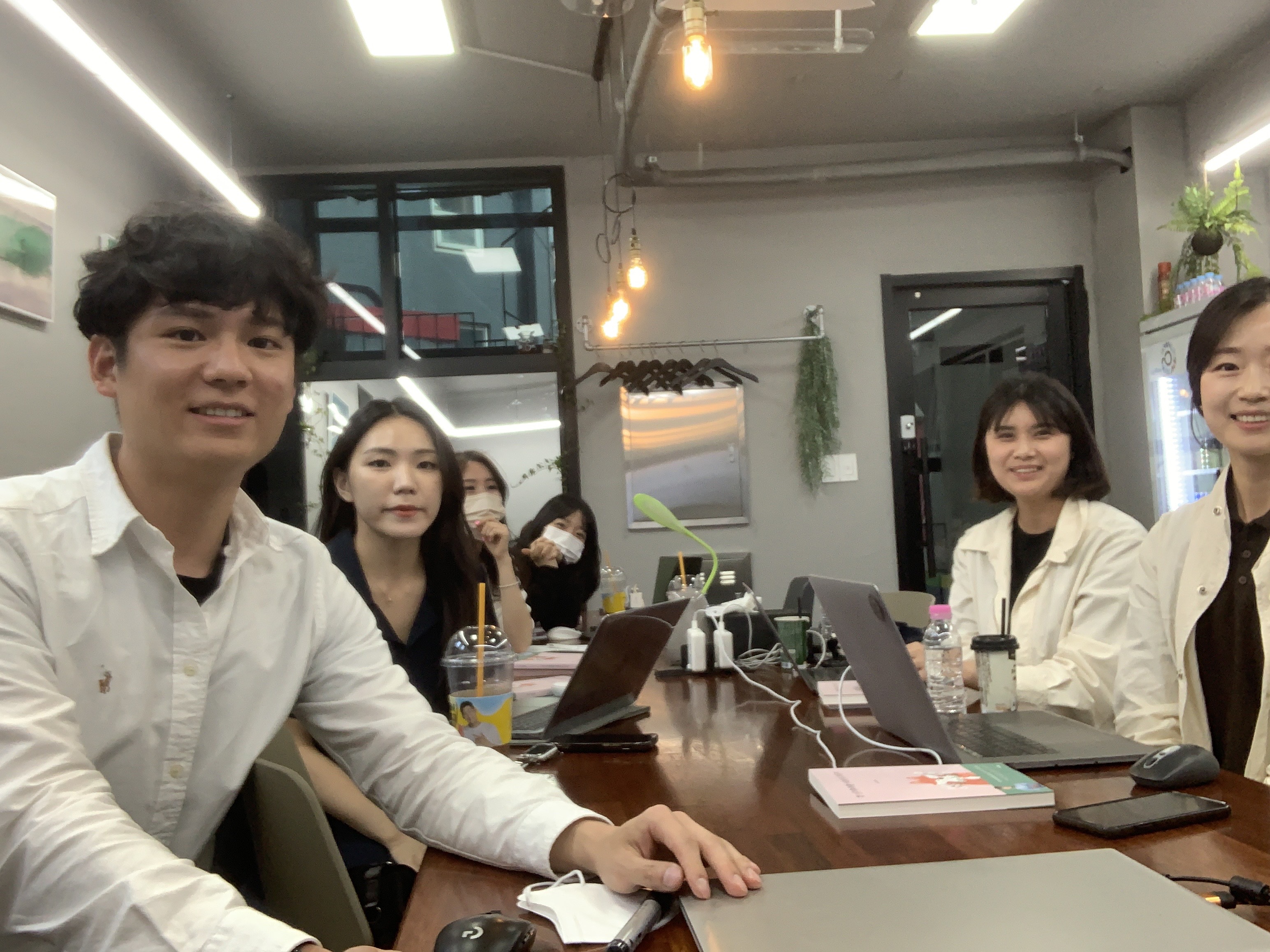 모임공간&스터디룸 돈버는아지트 modern