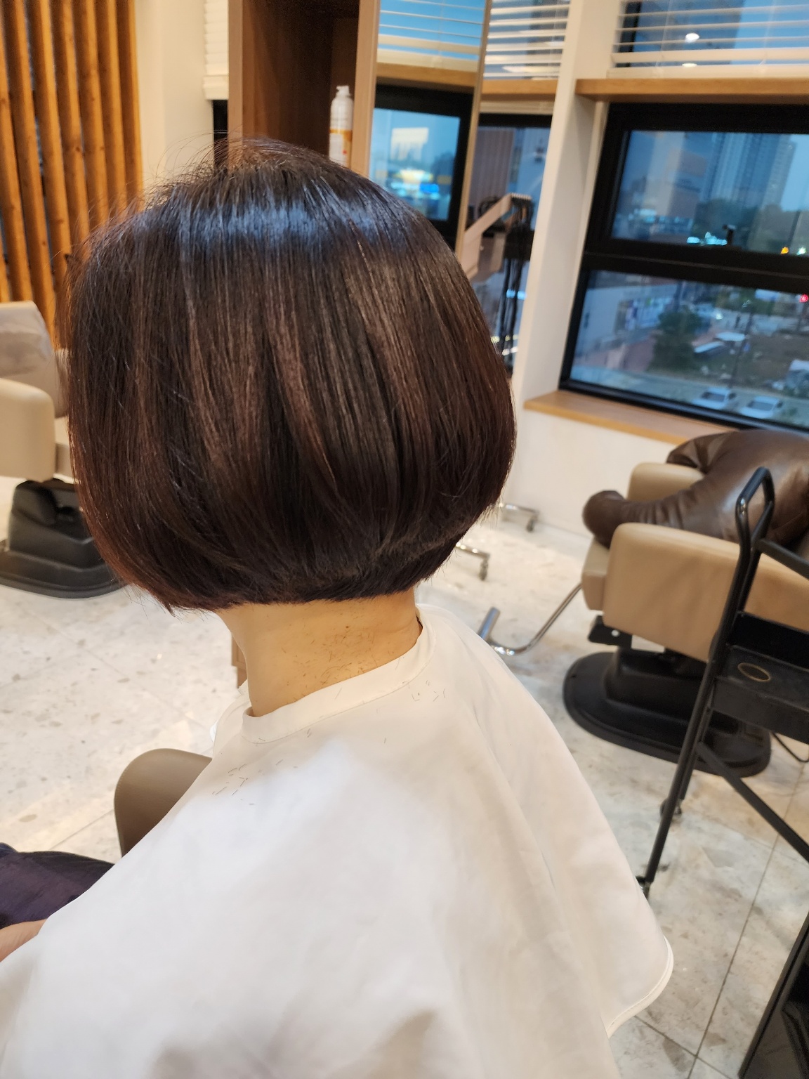 더몽드헤어 내부 또는 관련 모습