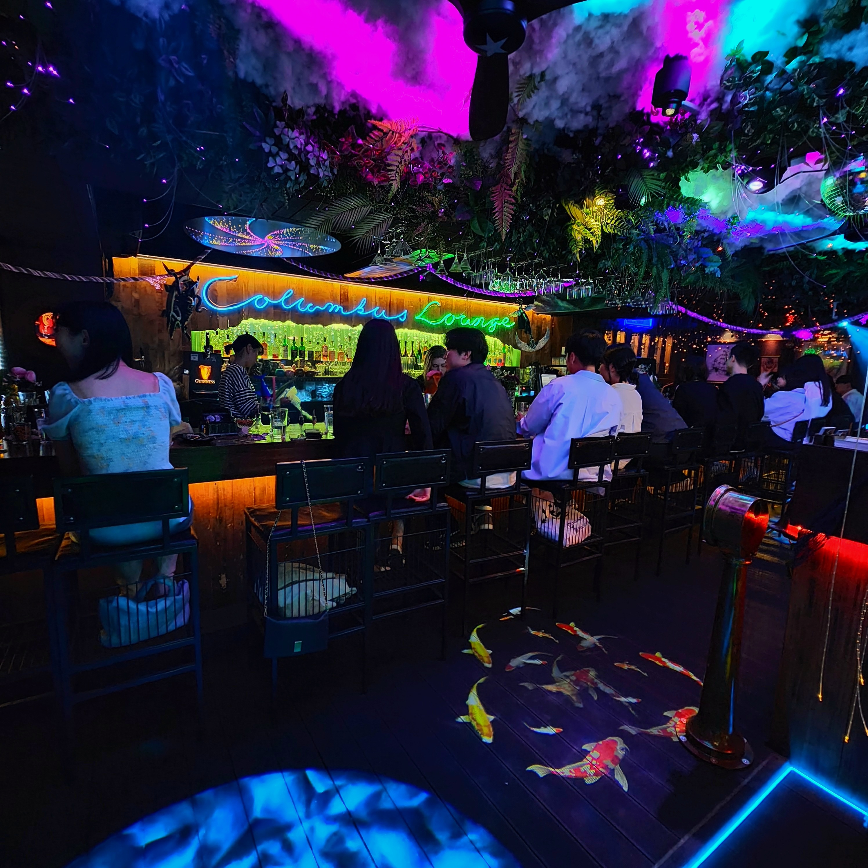 Columbus Lounge