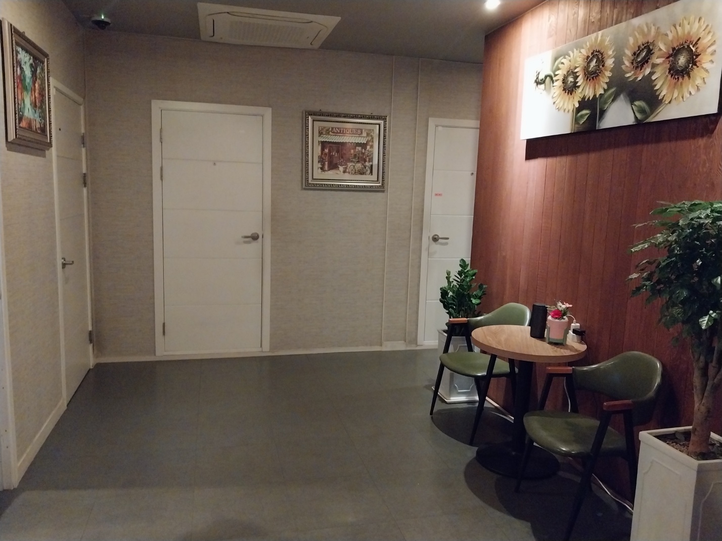 휴 photo 8
