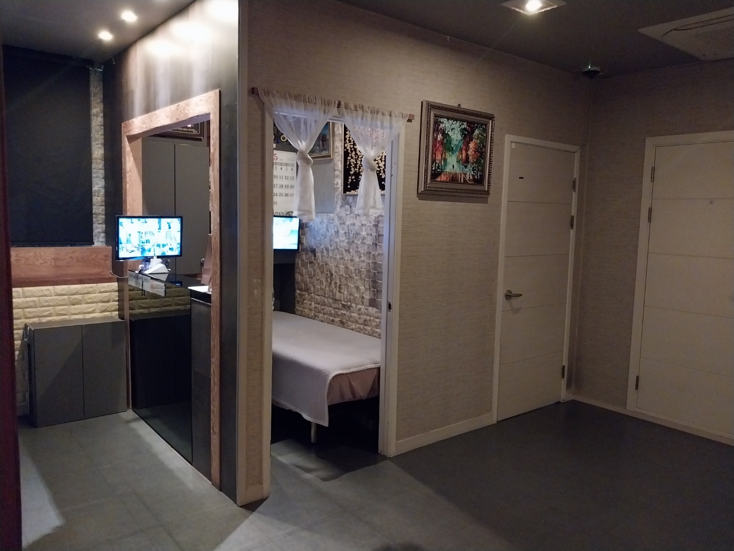 휴 photo 3
