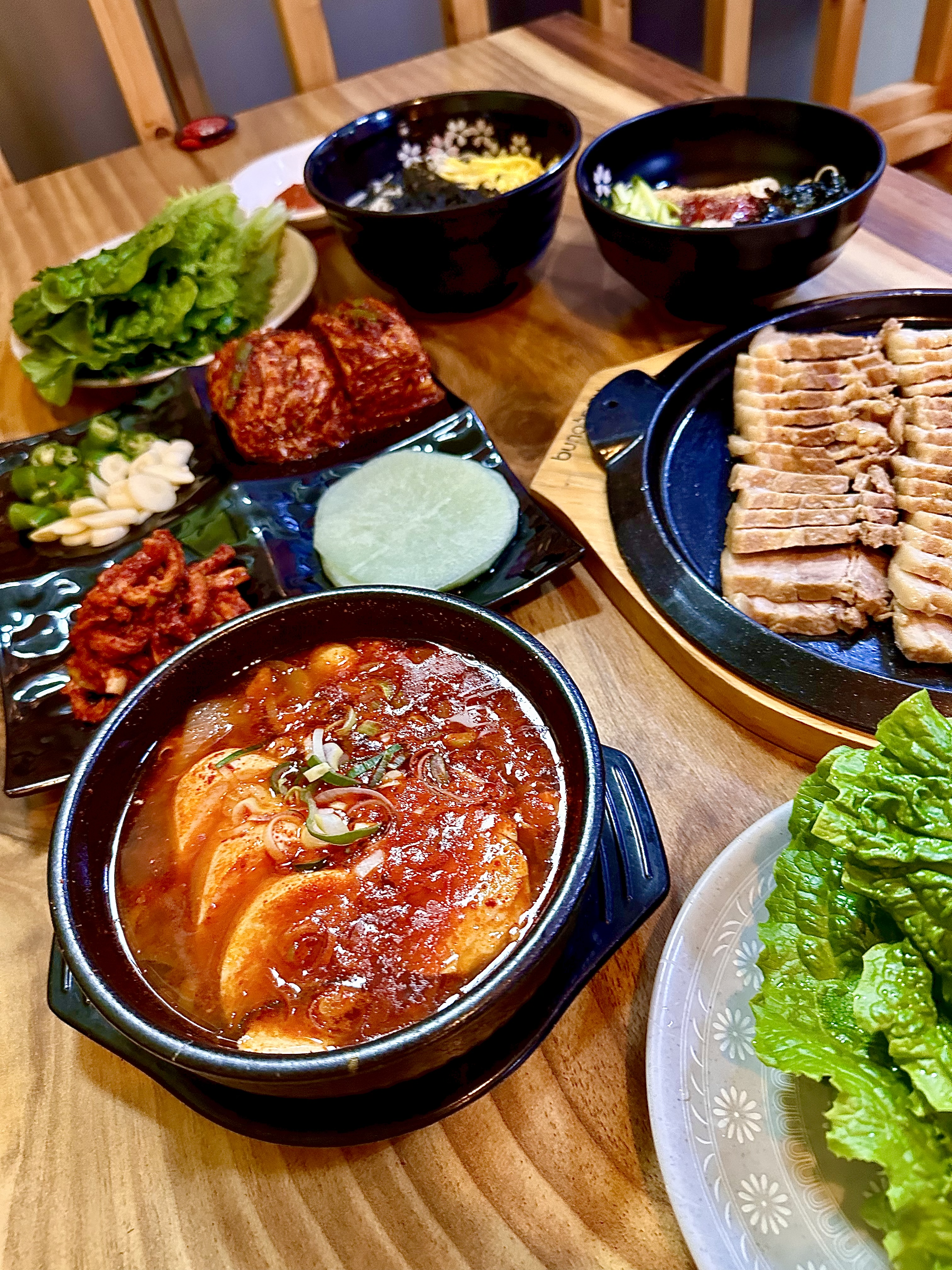 명동보쌈국수