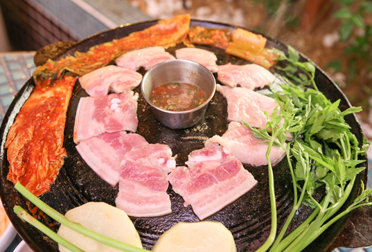 부산 북구 삼겹살 전문점 오겹살 돼지껍데기 돼지뒷고기 항정살 통삼겹 한돈 목살 콜롬보가든