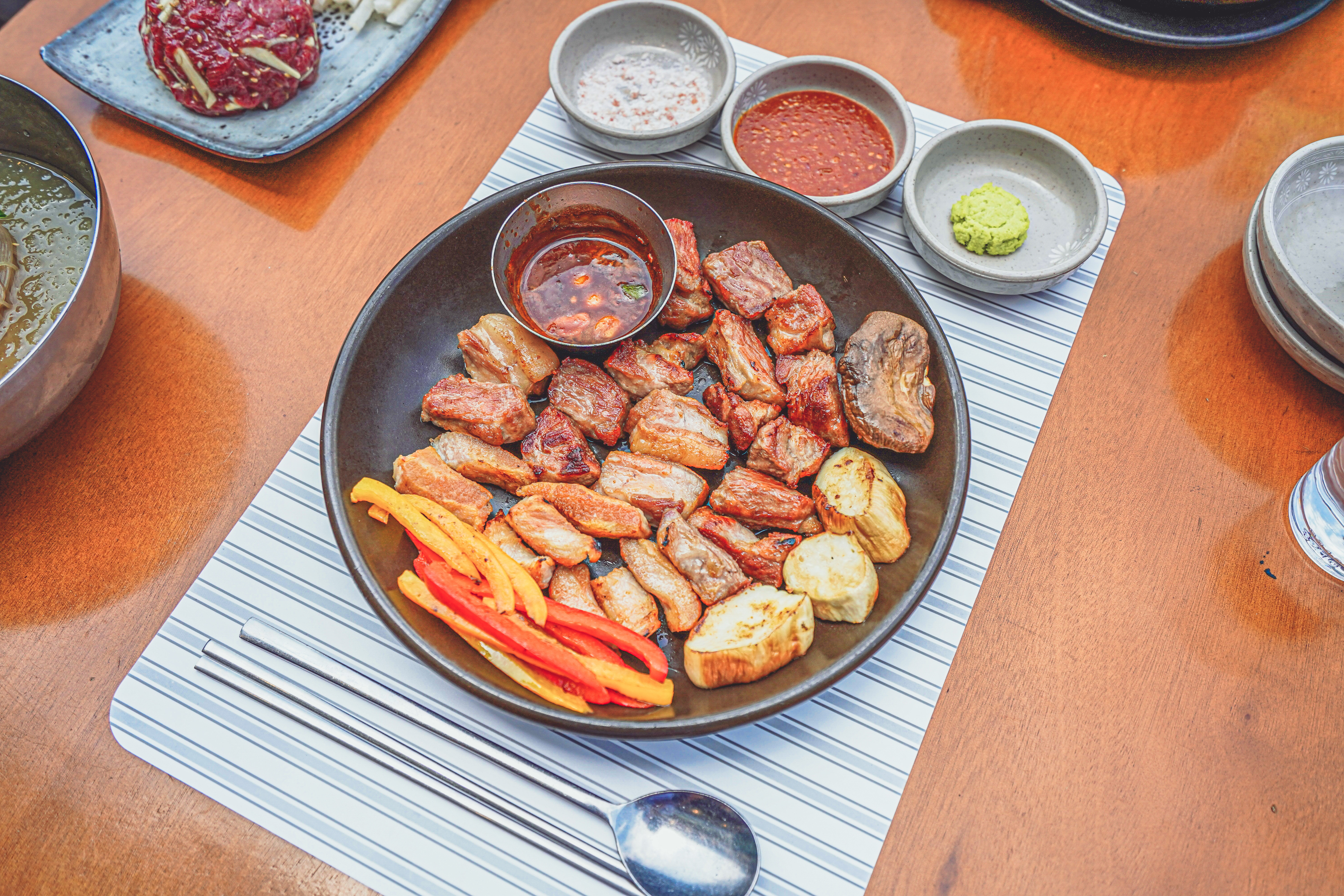촌놈집 미사강변점 외부 전경과 야경