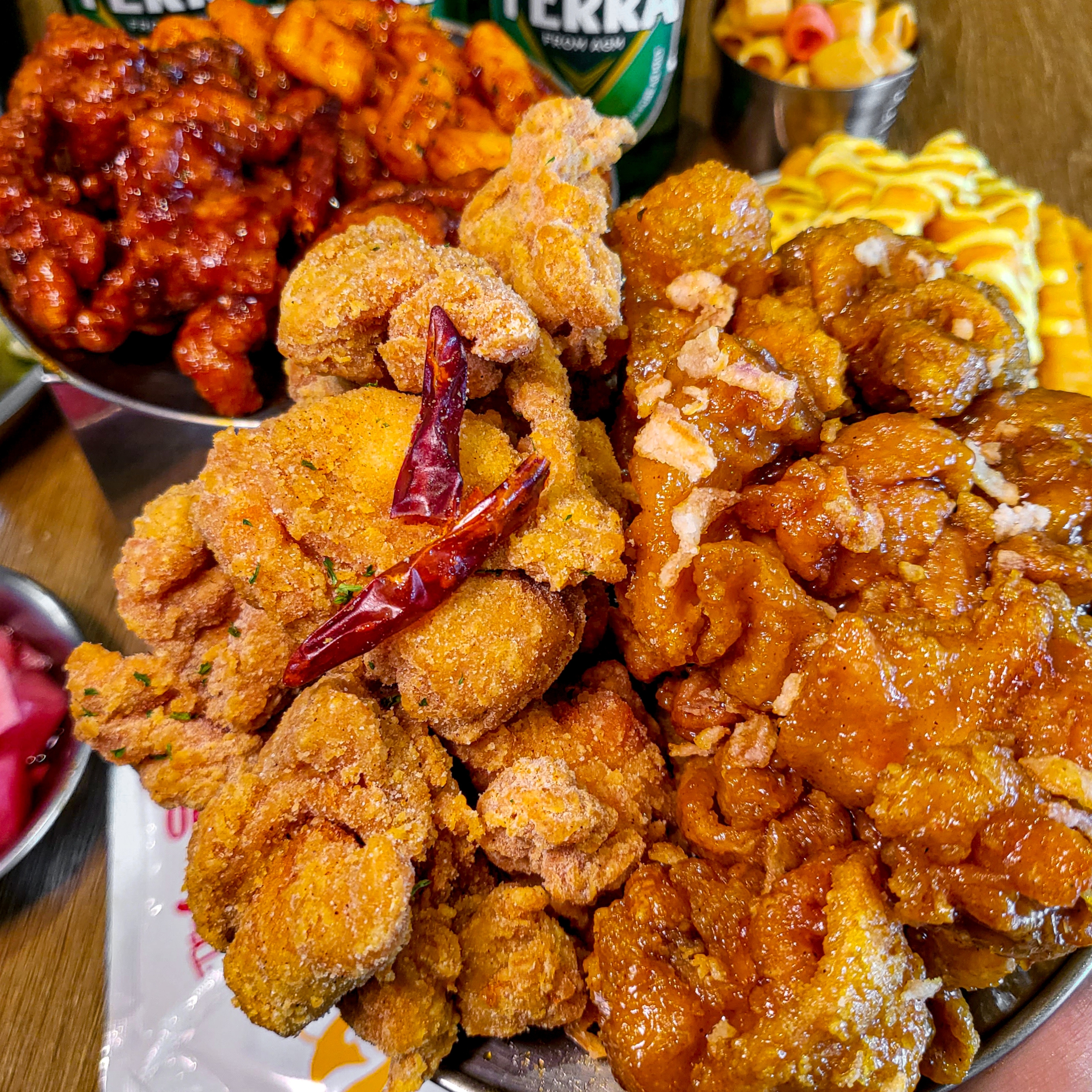 철인7호 치킨 홍대점