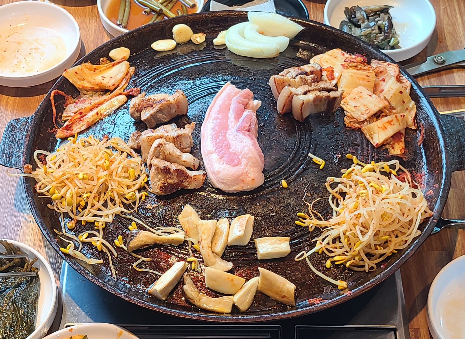 흥부네솥뚜껑삼겹살