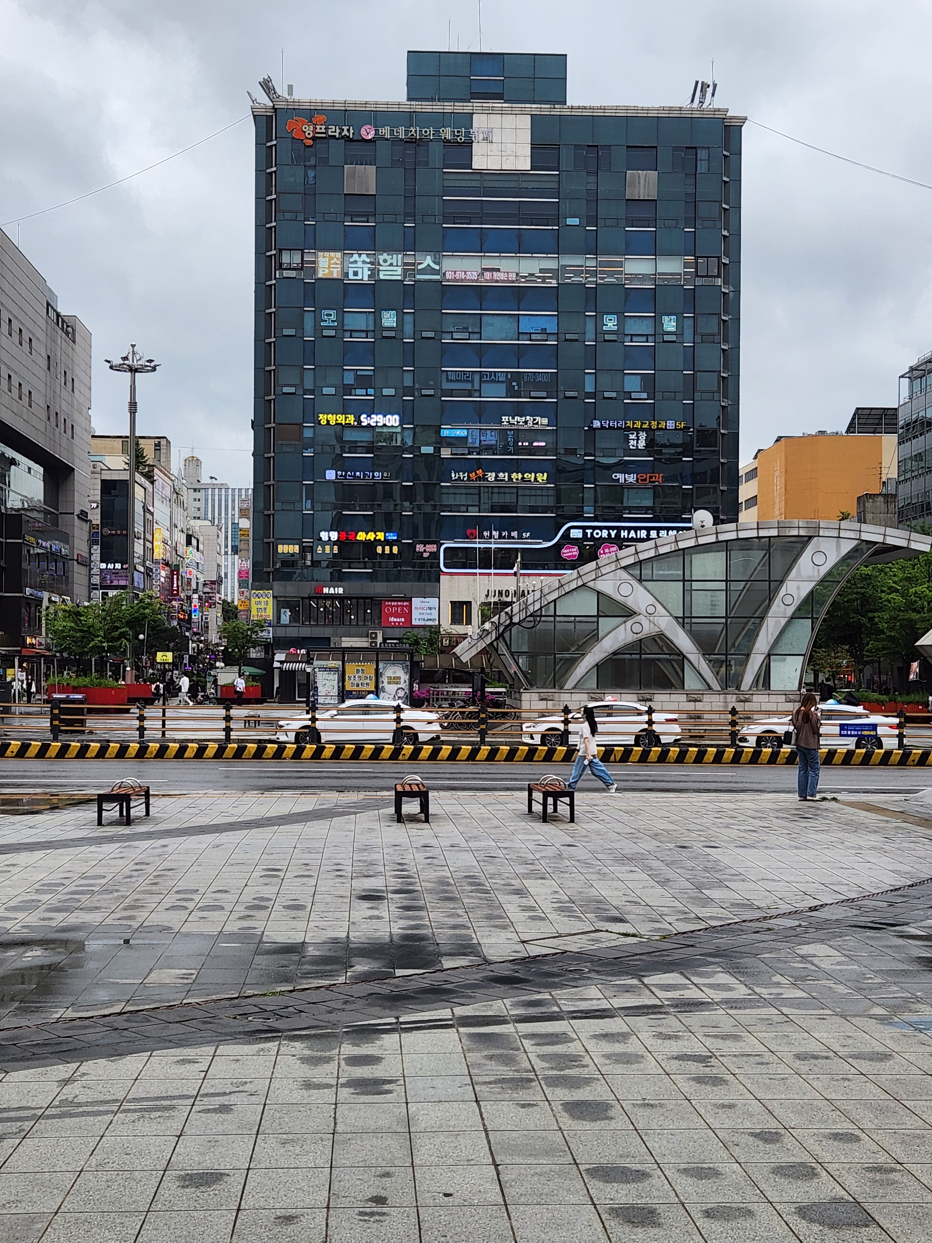 닥터리치과교정과치과의원