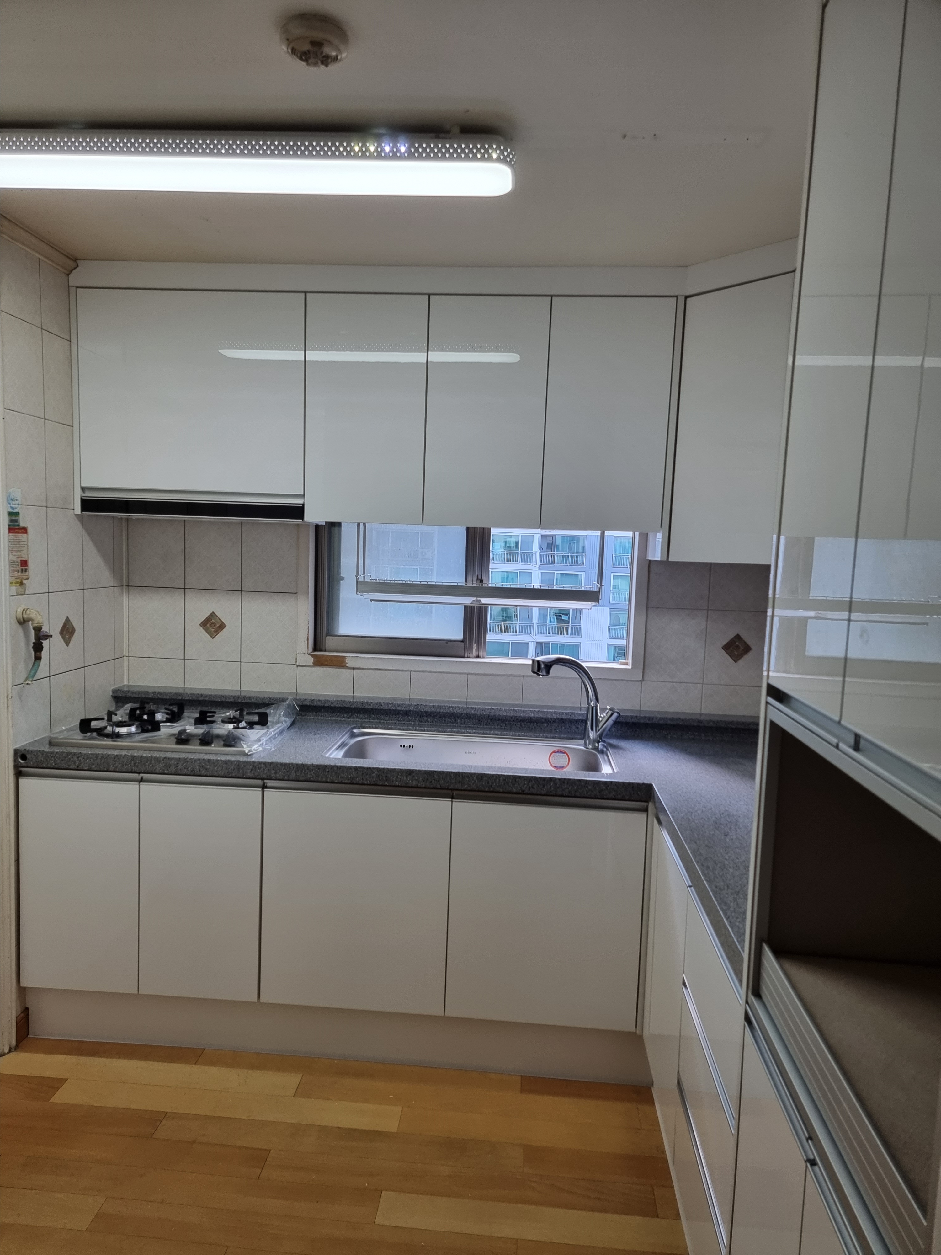 니드퍼니쳐 대표 이미지