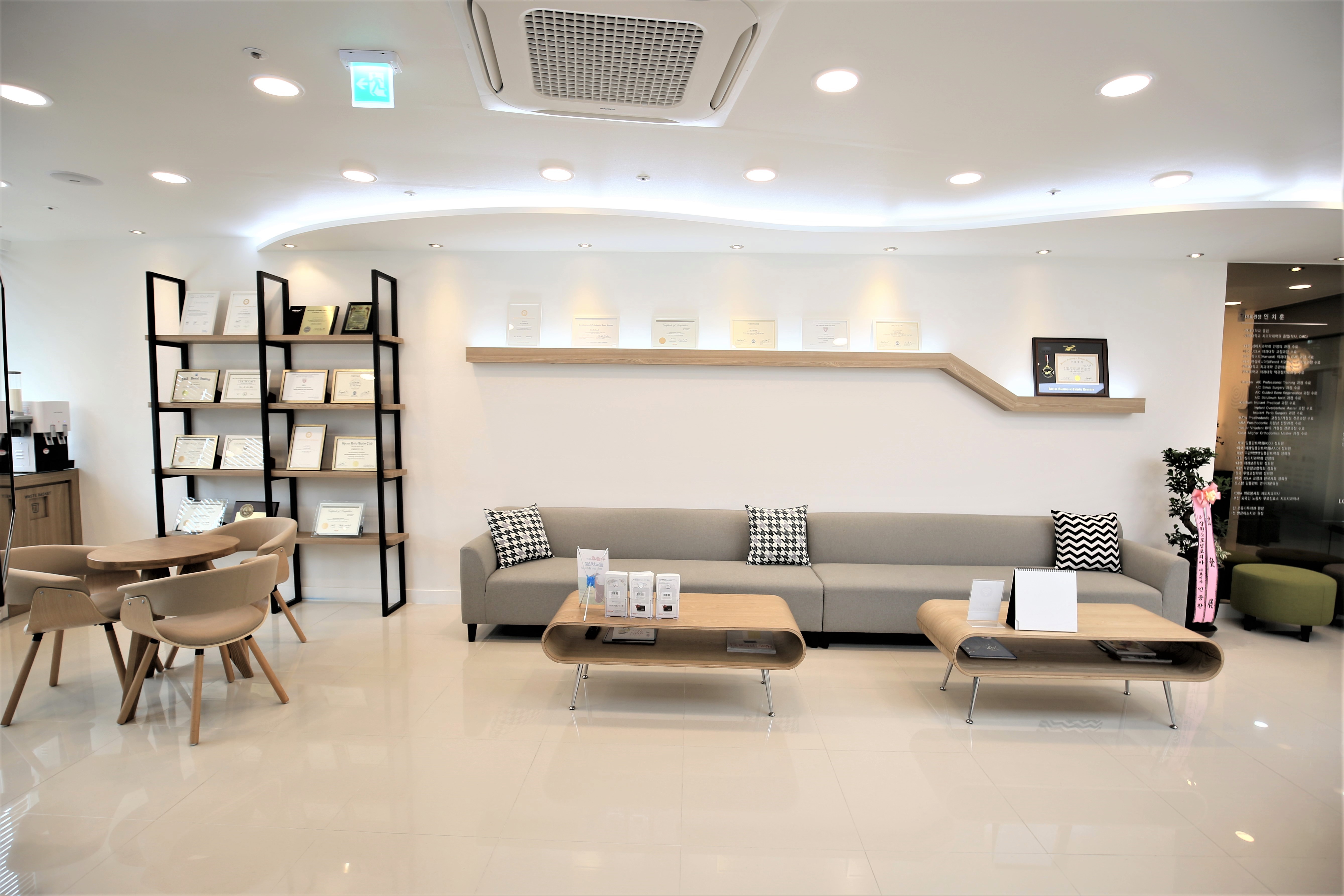 로웰치과의원 대표 이미지