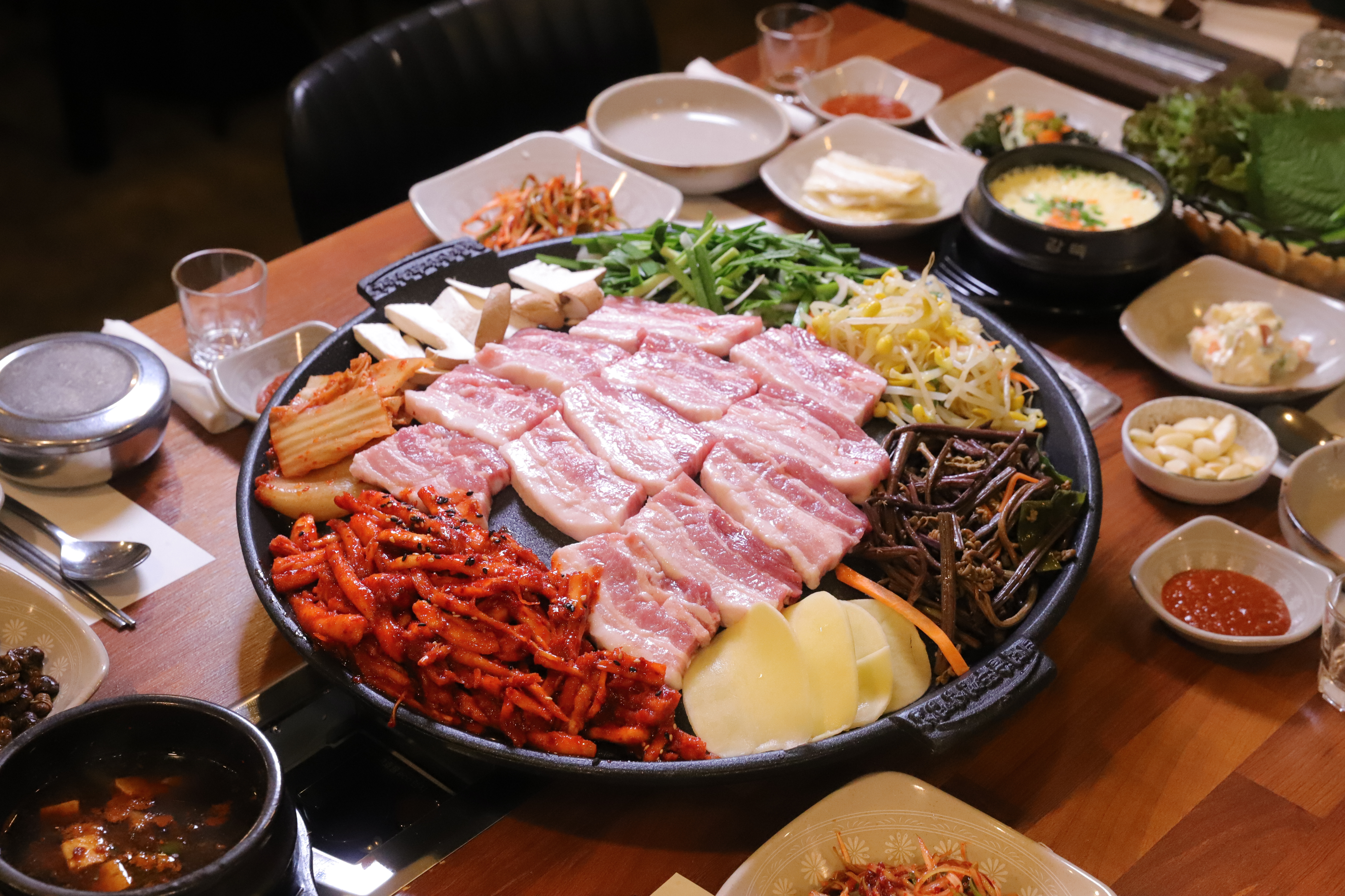 더덕솥뚜껑삼겹살 서문점
