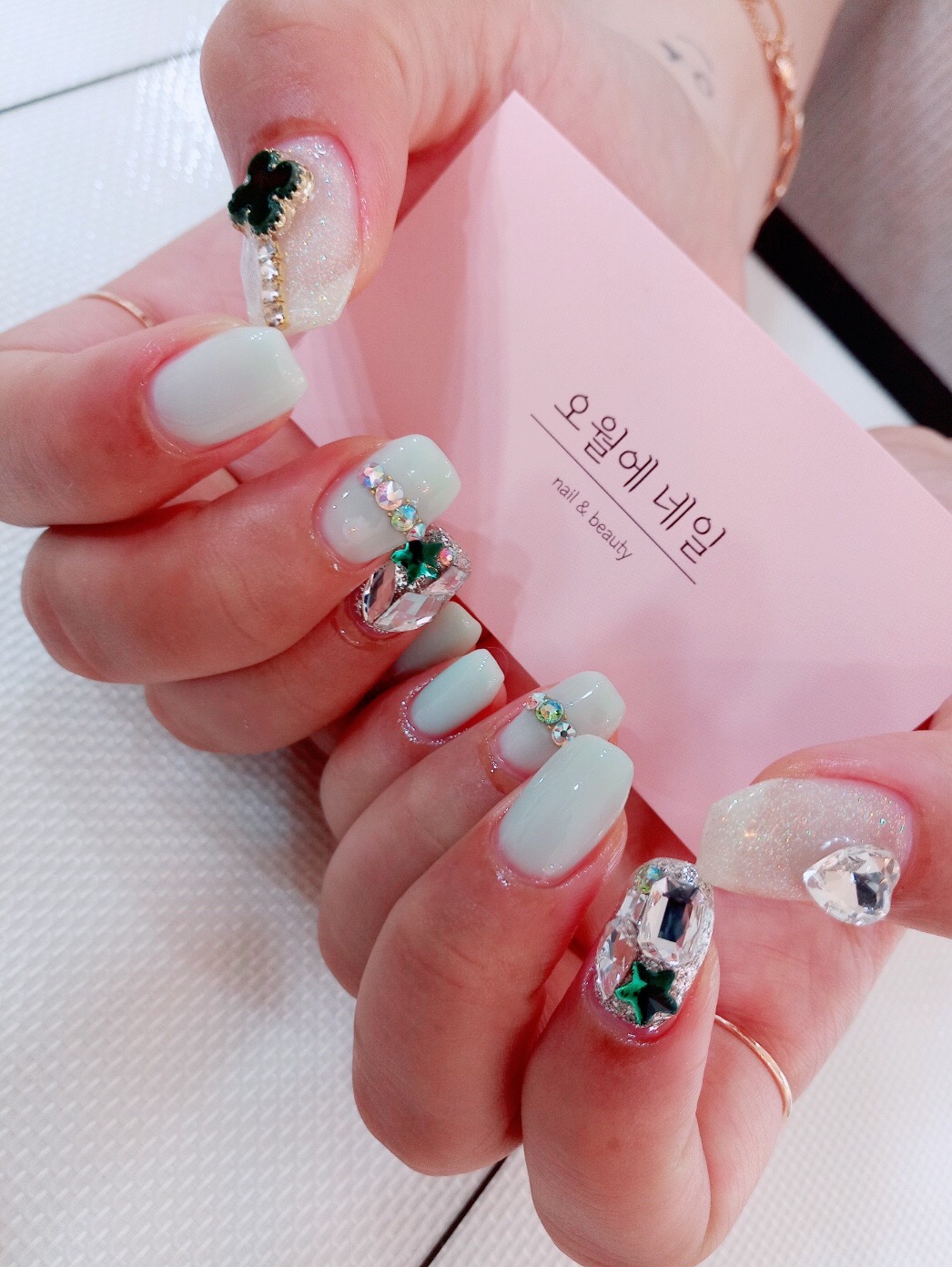 오월에 네일