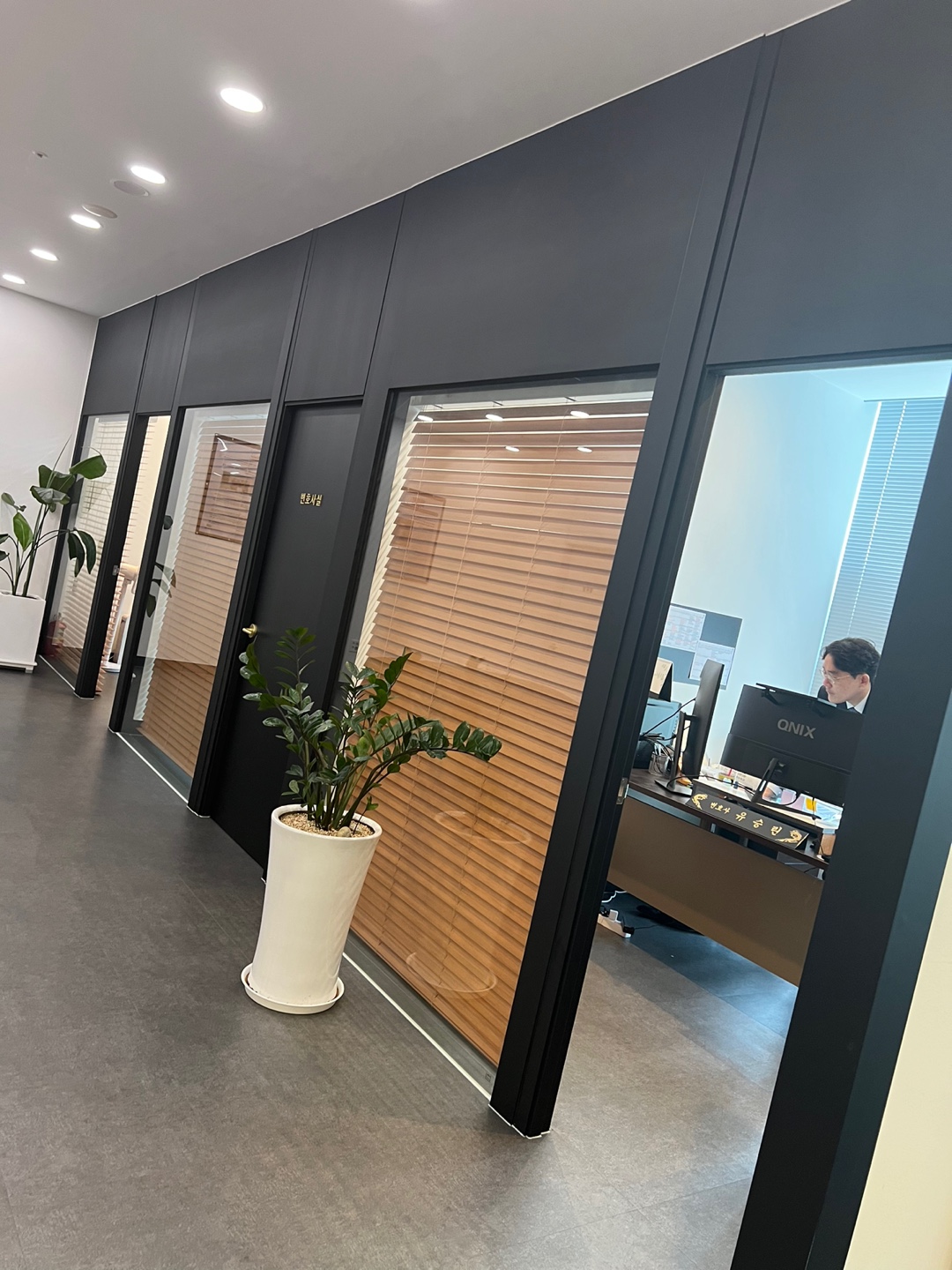 수원성범죄변호사 어진 남성 성범죄 전담센터 대표 이미지