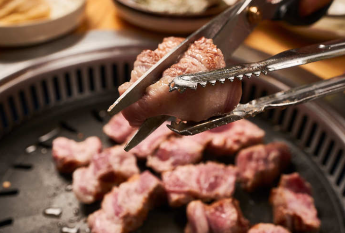 맛찬들왕소금구이 광교호수공원점