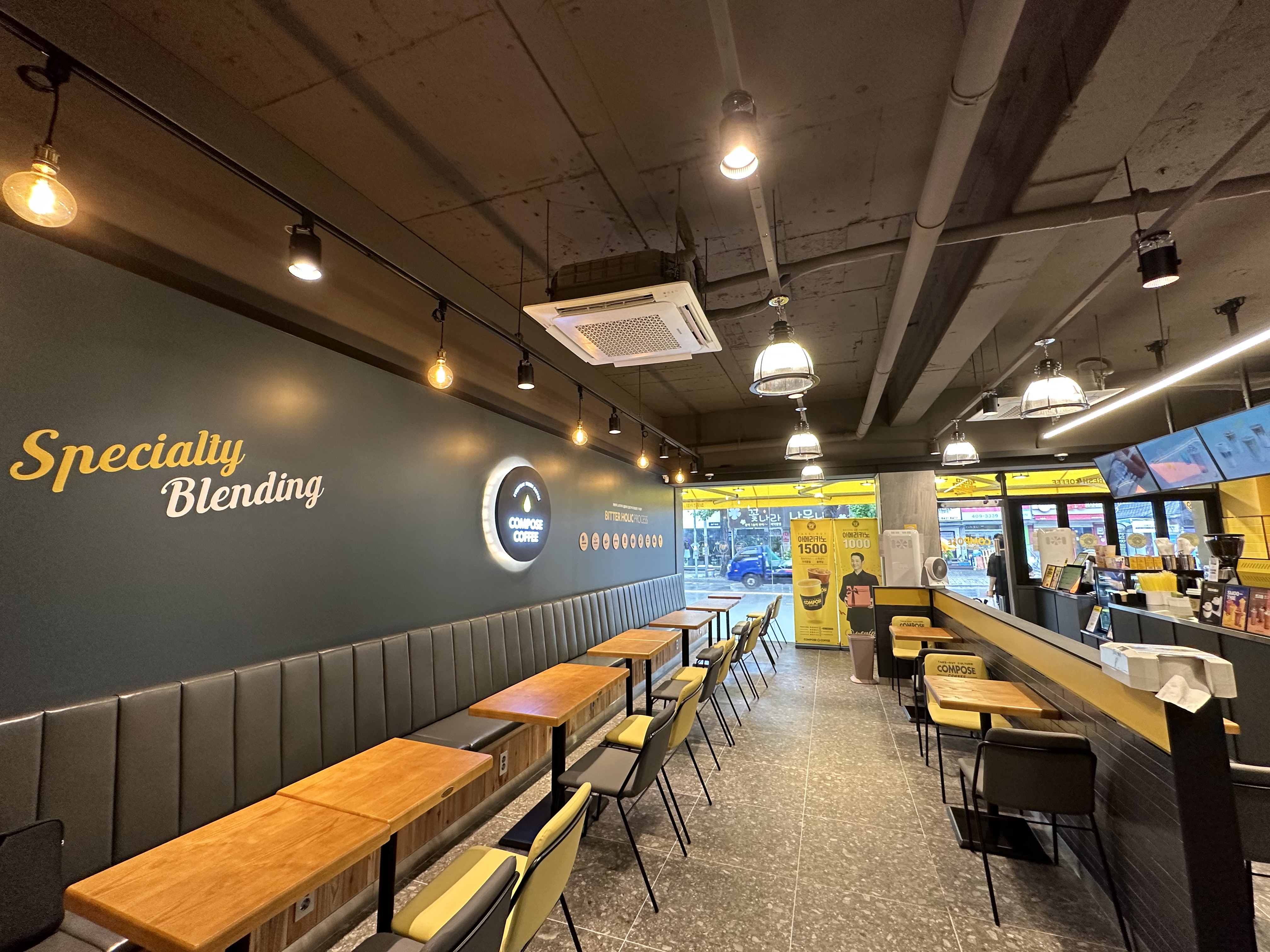 컴포즈커피 안산본오사거리점