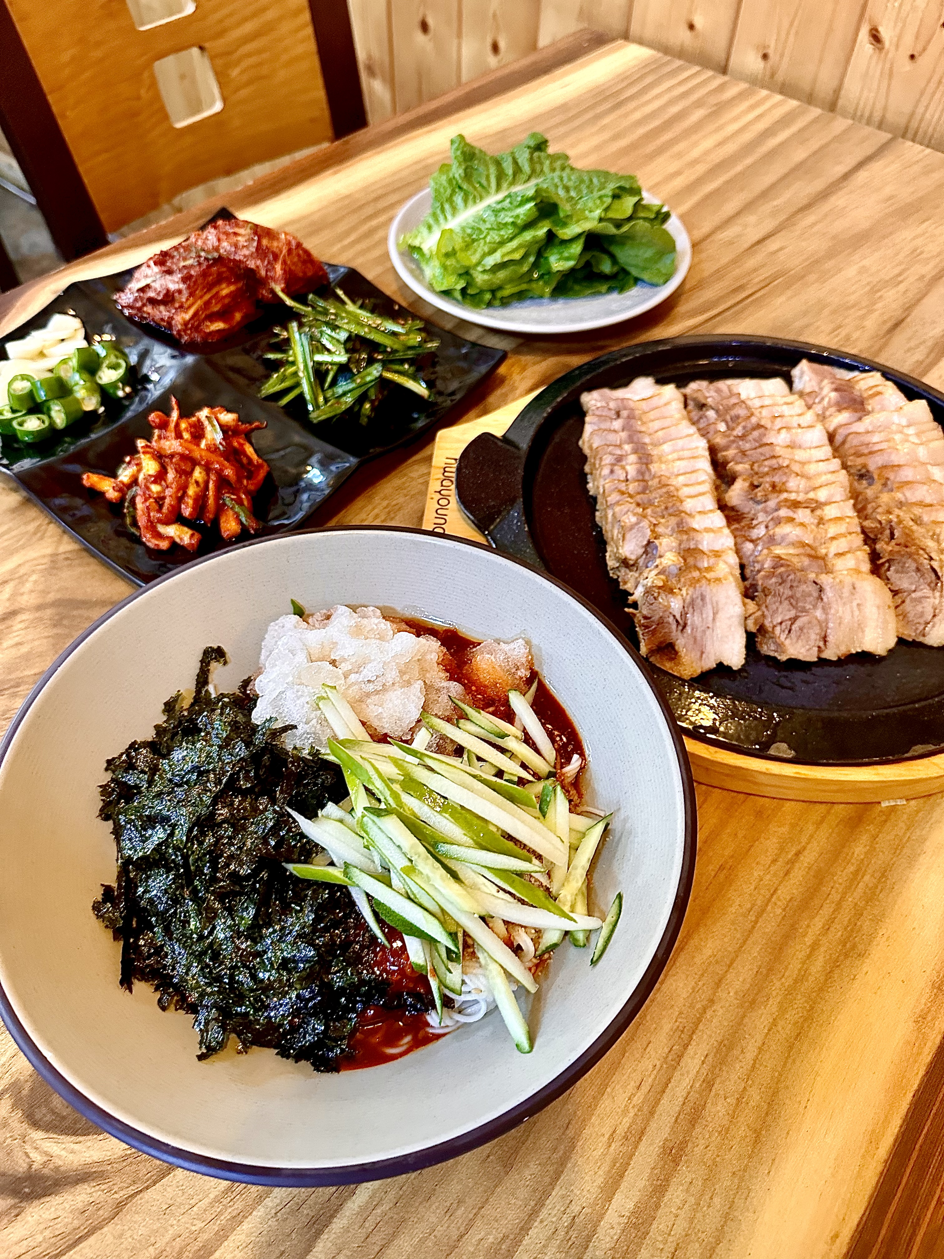 명동보쌈국수