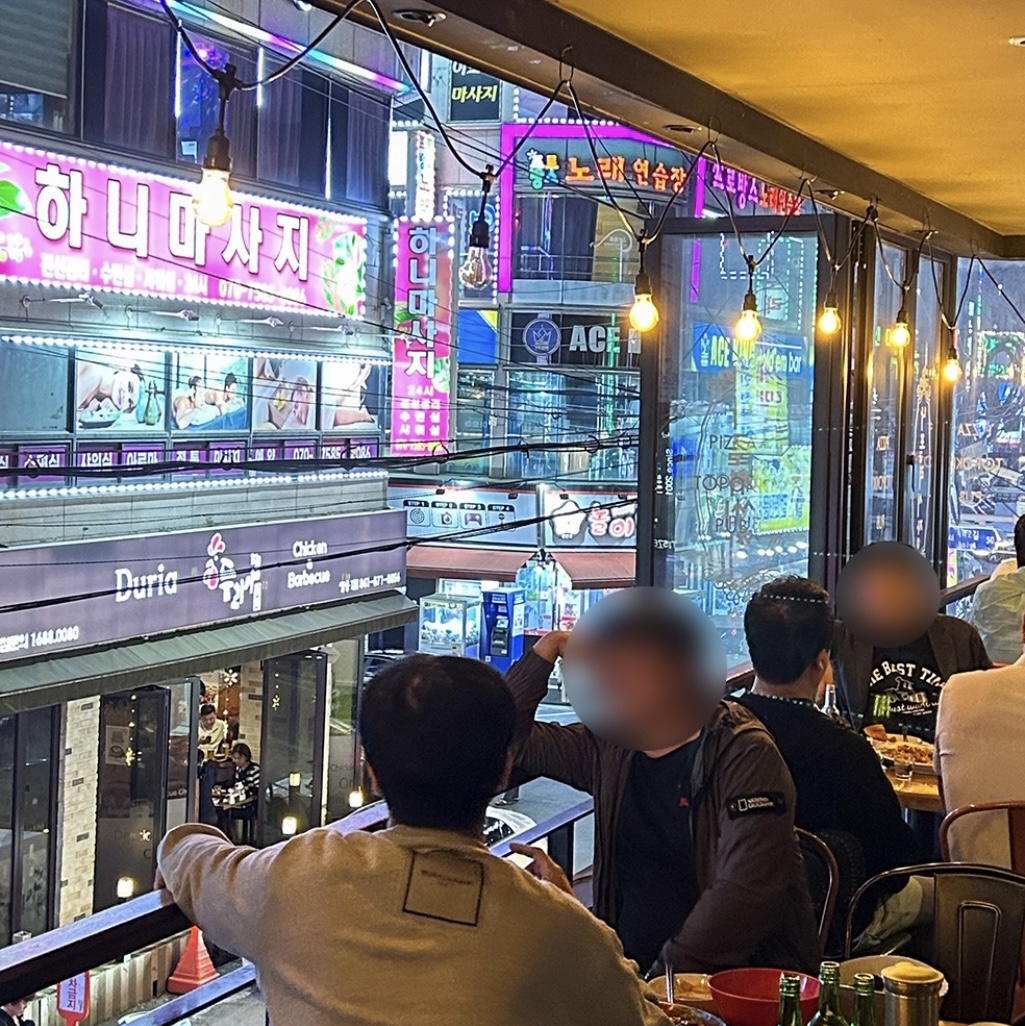 나폴리시장 내부 또는 관련 모습