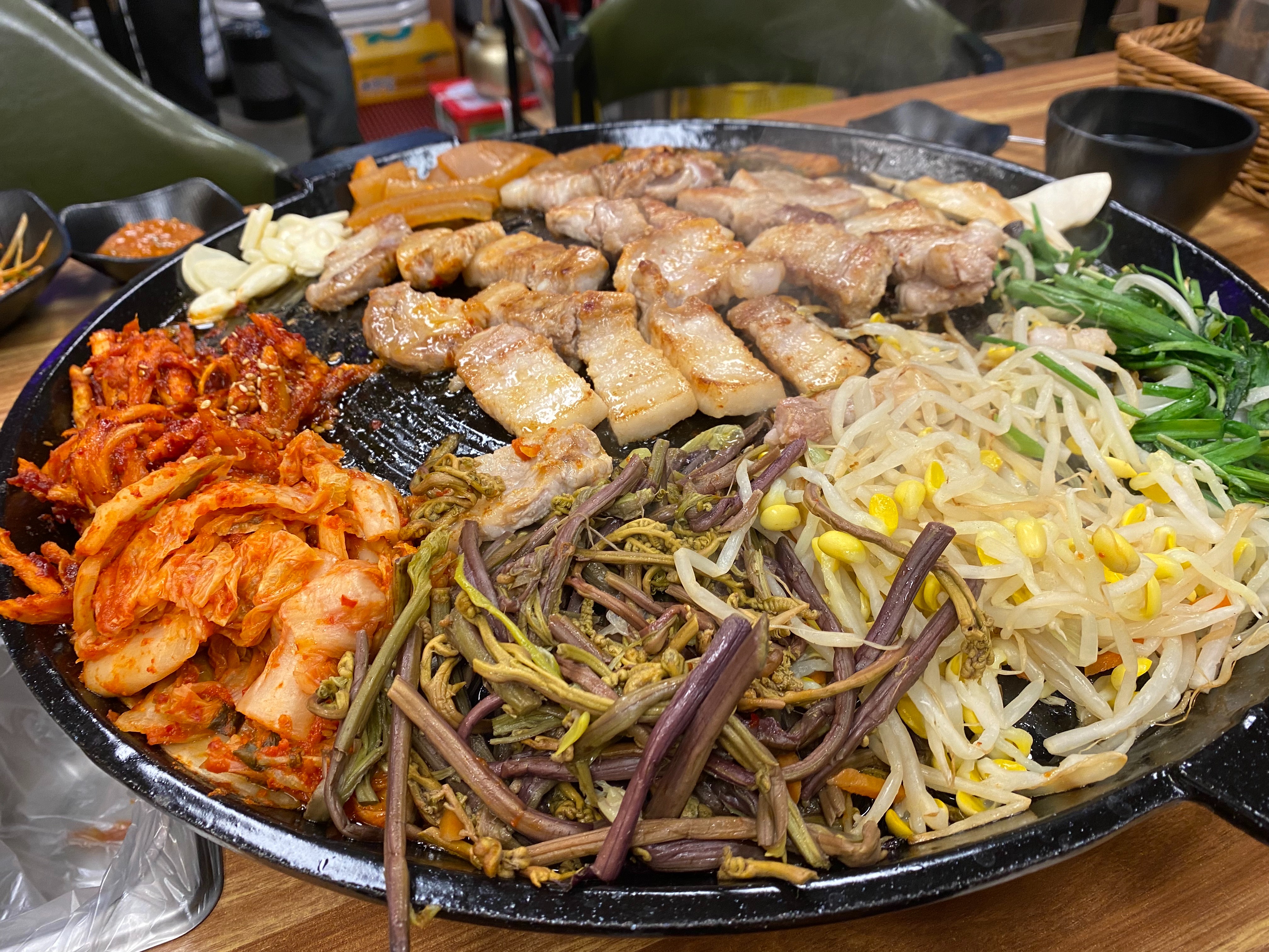 더덕솥뚜껑삼겹살 진천점