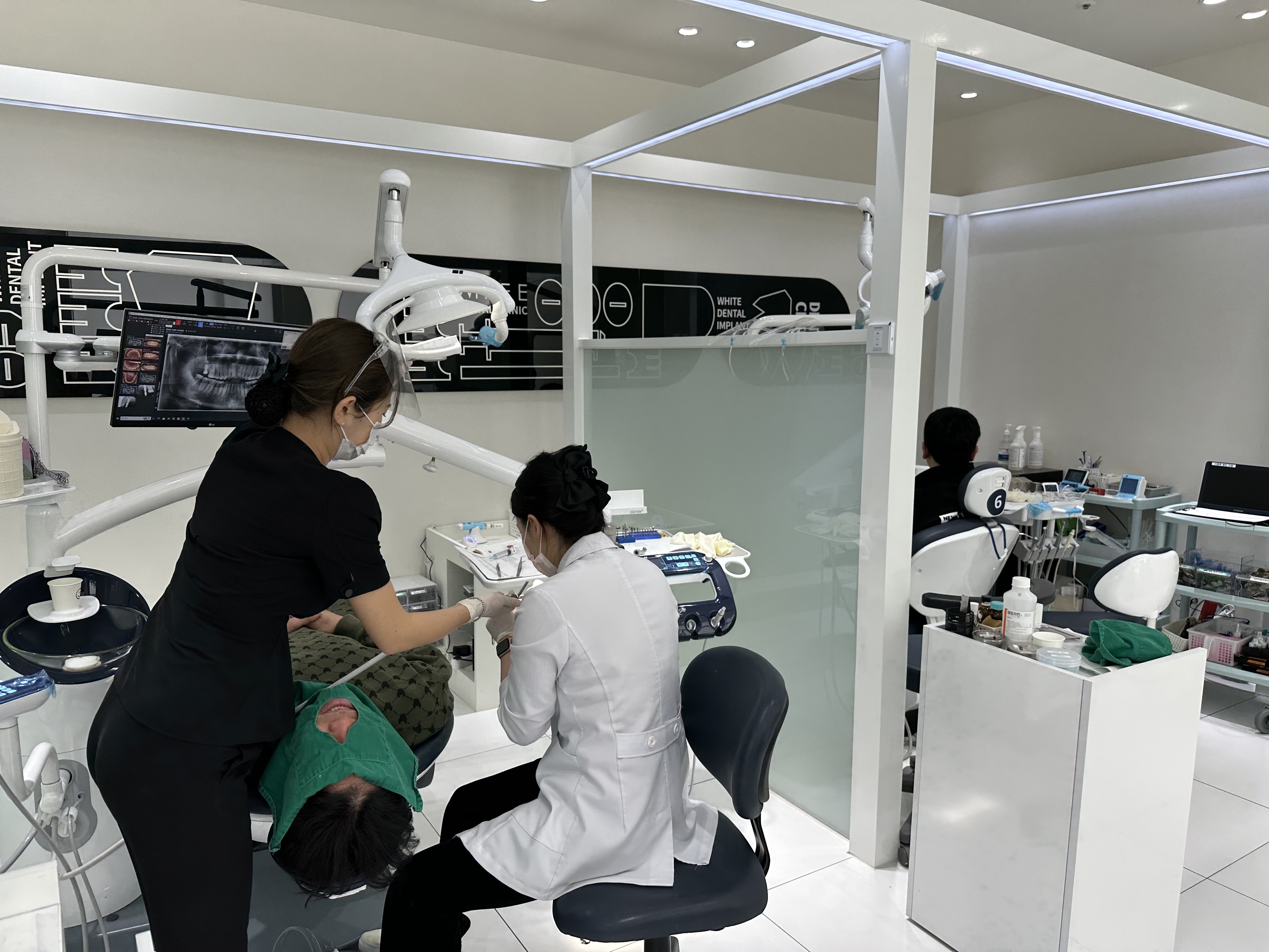 화이트이치과의원 강남 대표 이미지
