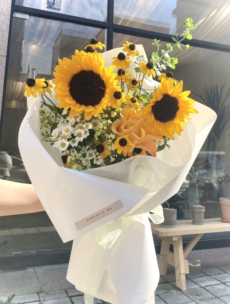 고민하다지은꽃집