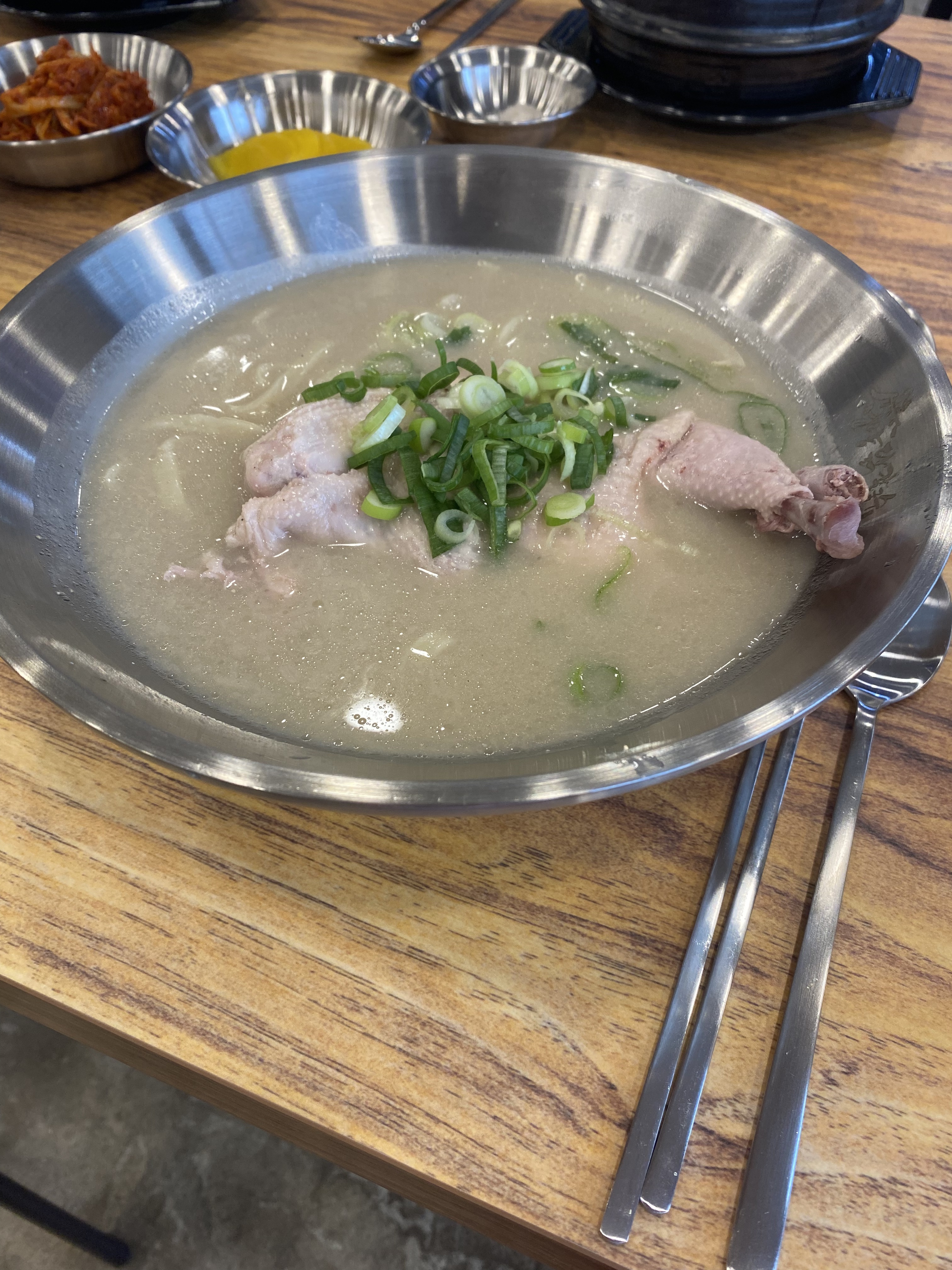 언양닭칼국수 김해율하점