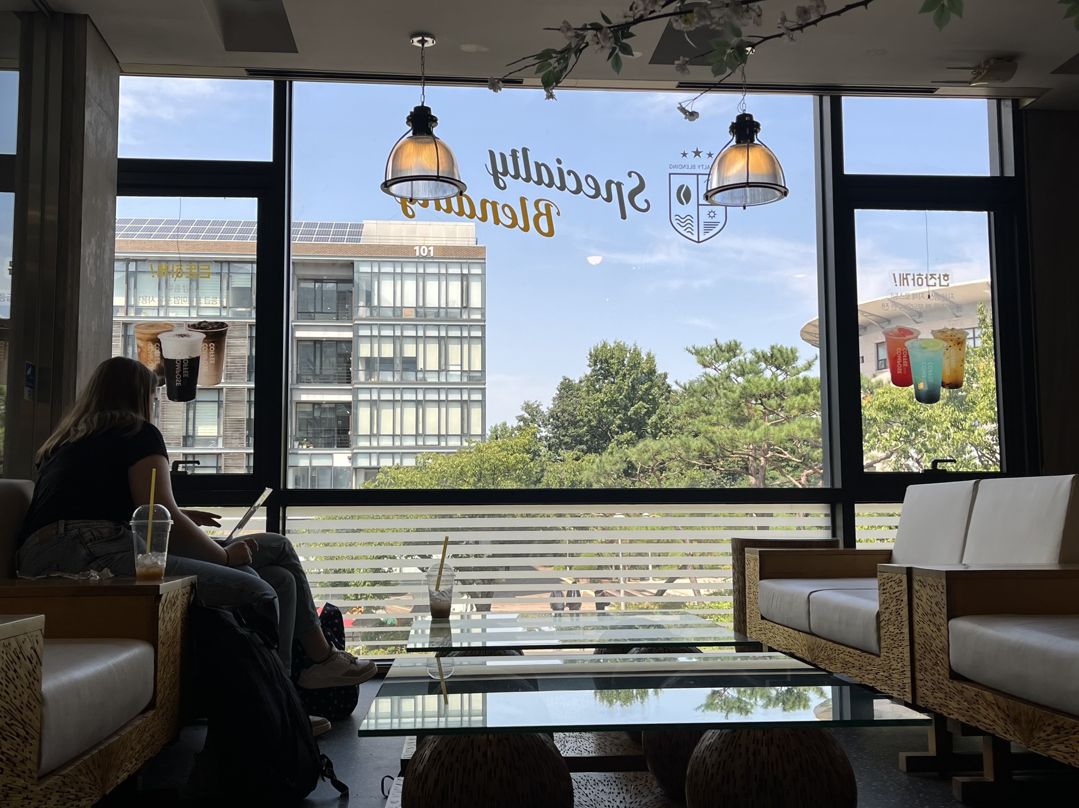컴포즈커피 서울대신양학술정보관3점
