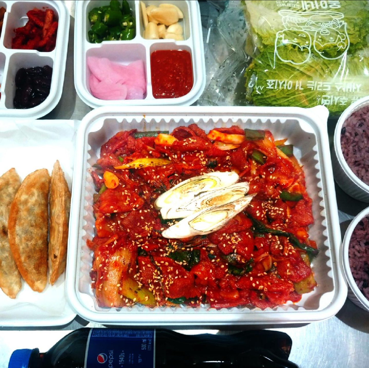 옥이네 김치찌개와 직화삼겹 사상점