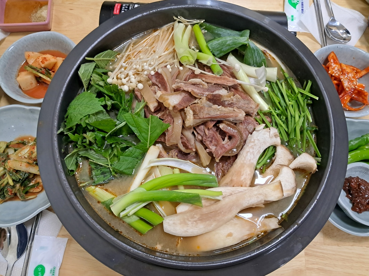 반월성염소탕