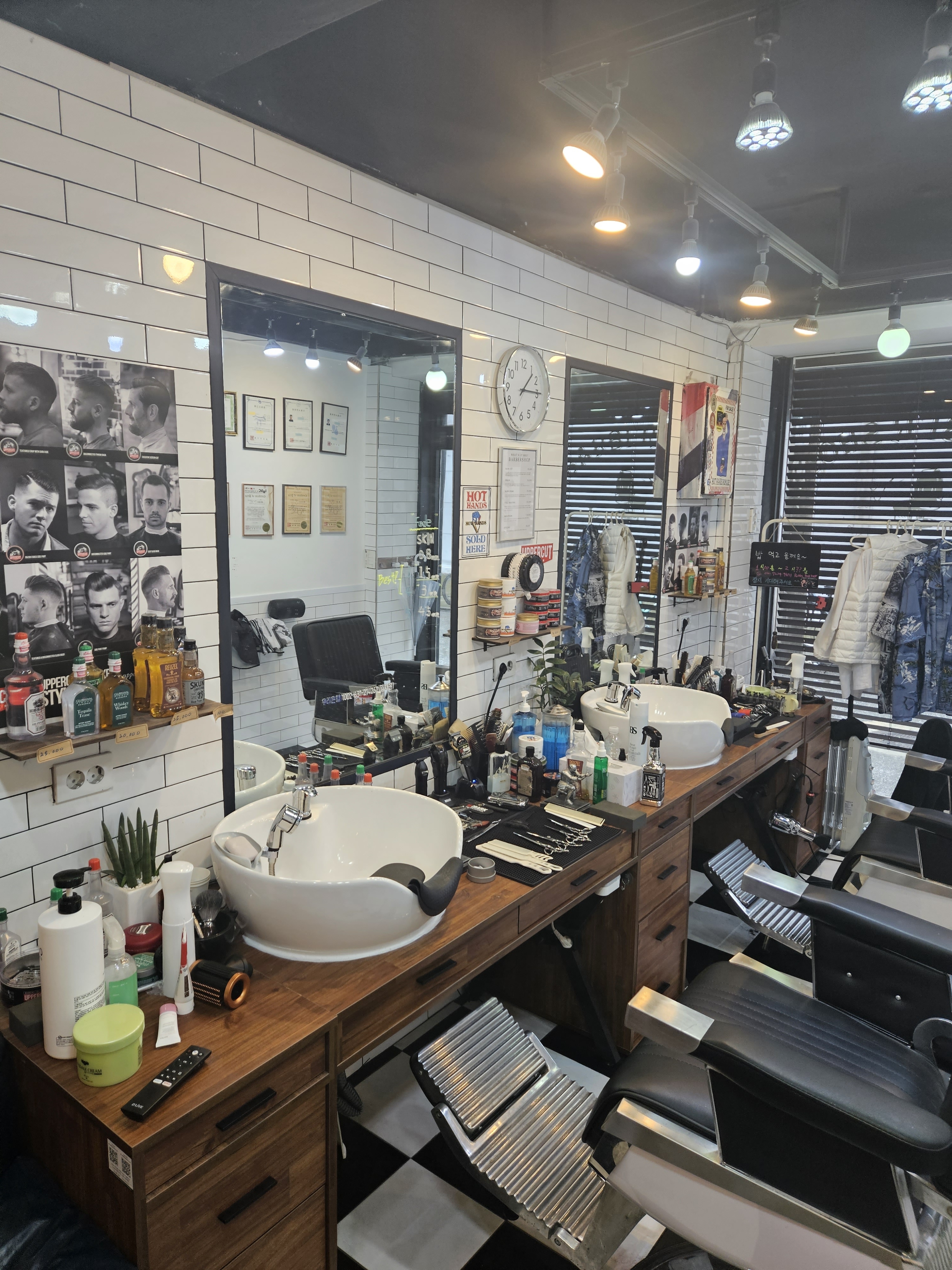서울 동대문구 이발소추천업체 남성미용실 바버샵 남성커트 와썹브로 바버샵