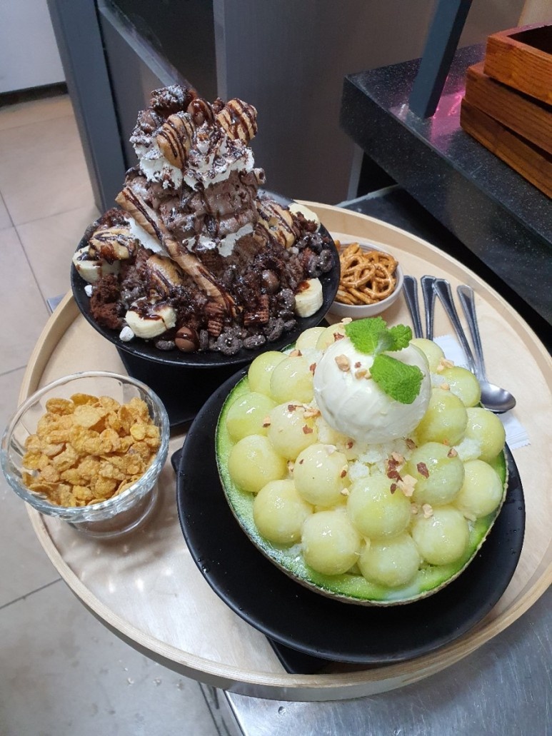 그녀의커피잔