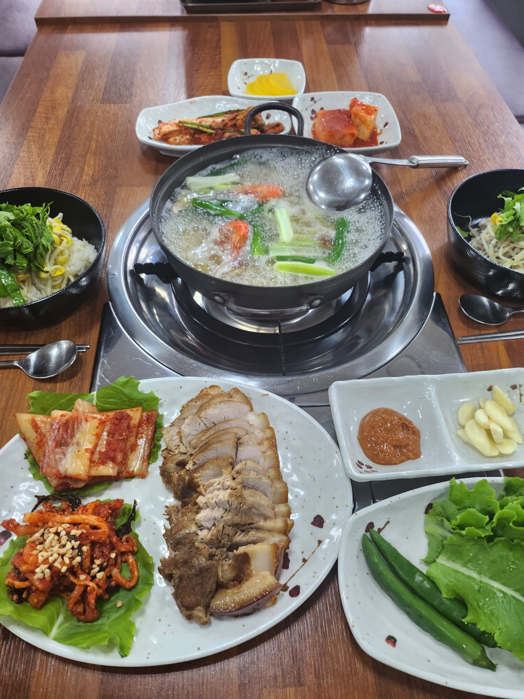 모정 칼국수와 보쌈