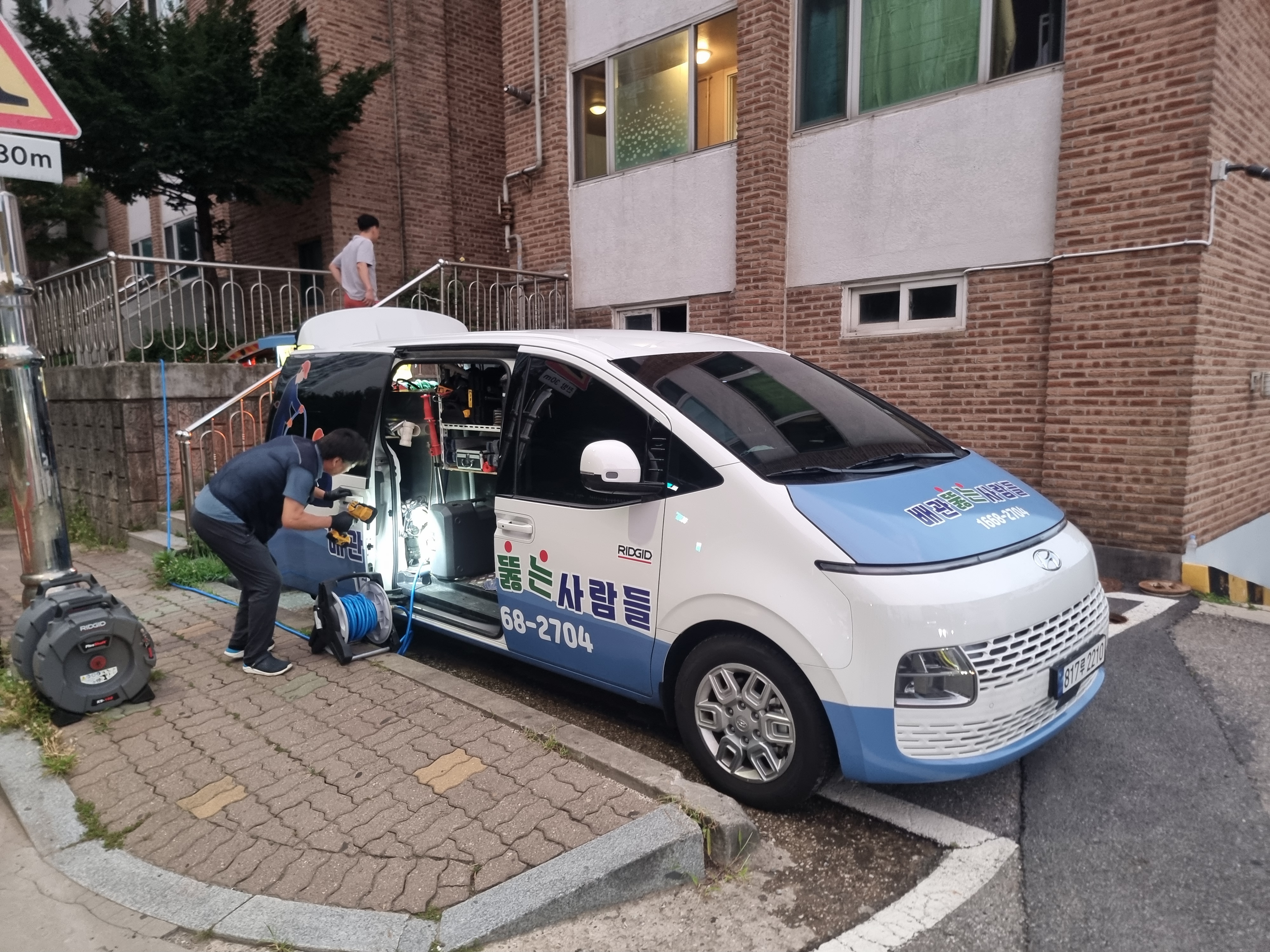 배관뚫는사람들 하수구막힘변기막힘싱크대막힘역류고압세척해빙