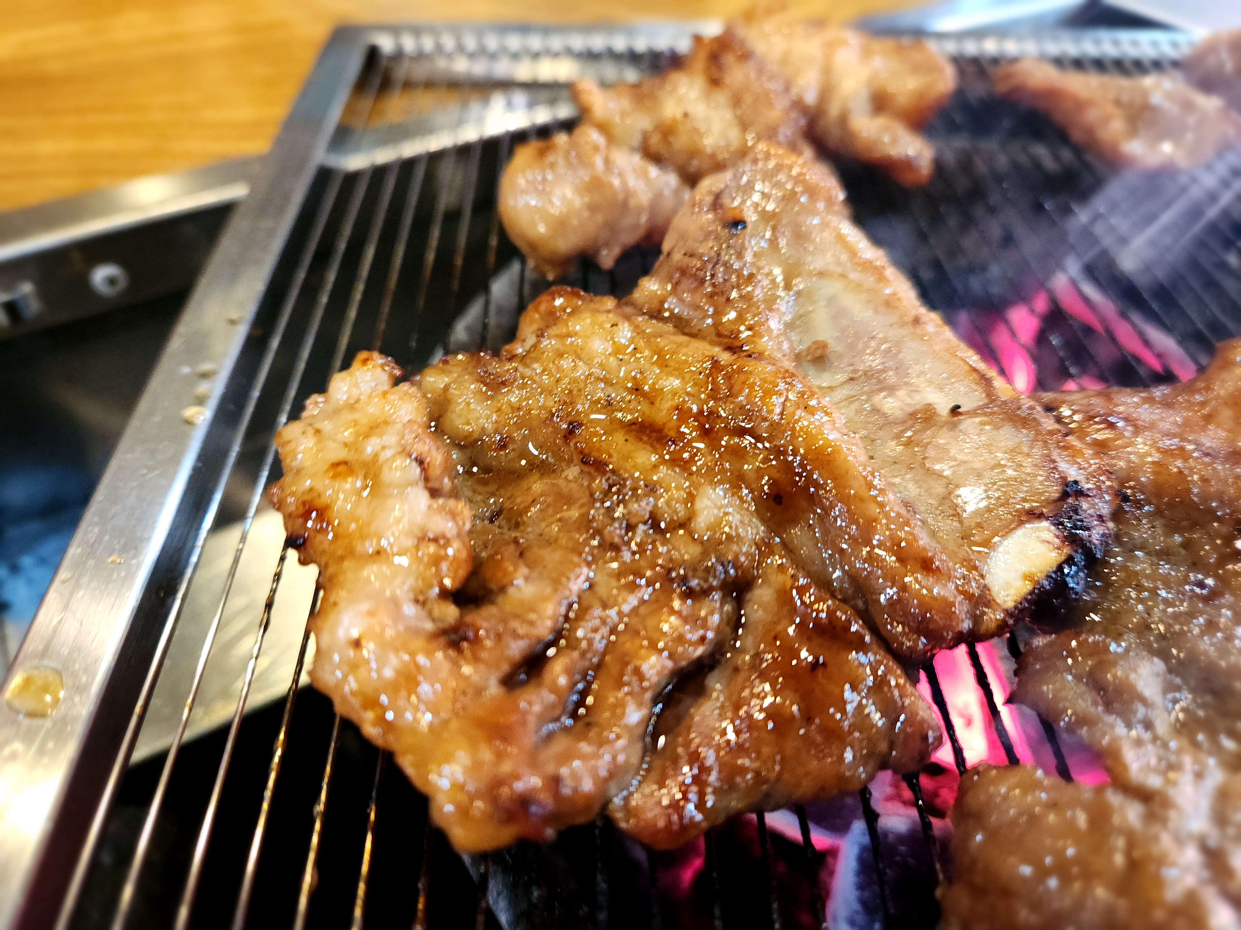 삼겹살전문점 추천 대전 동구 오겹살 돼지껍데기 돼지뒷고기 항정살 통삼겹 한돈 목살 함초양념갈비