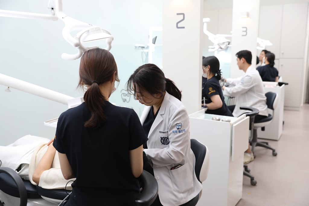 똑똑플란트치과의원 대표 이미지