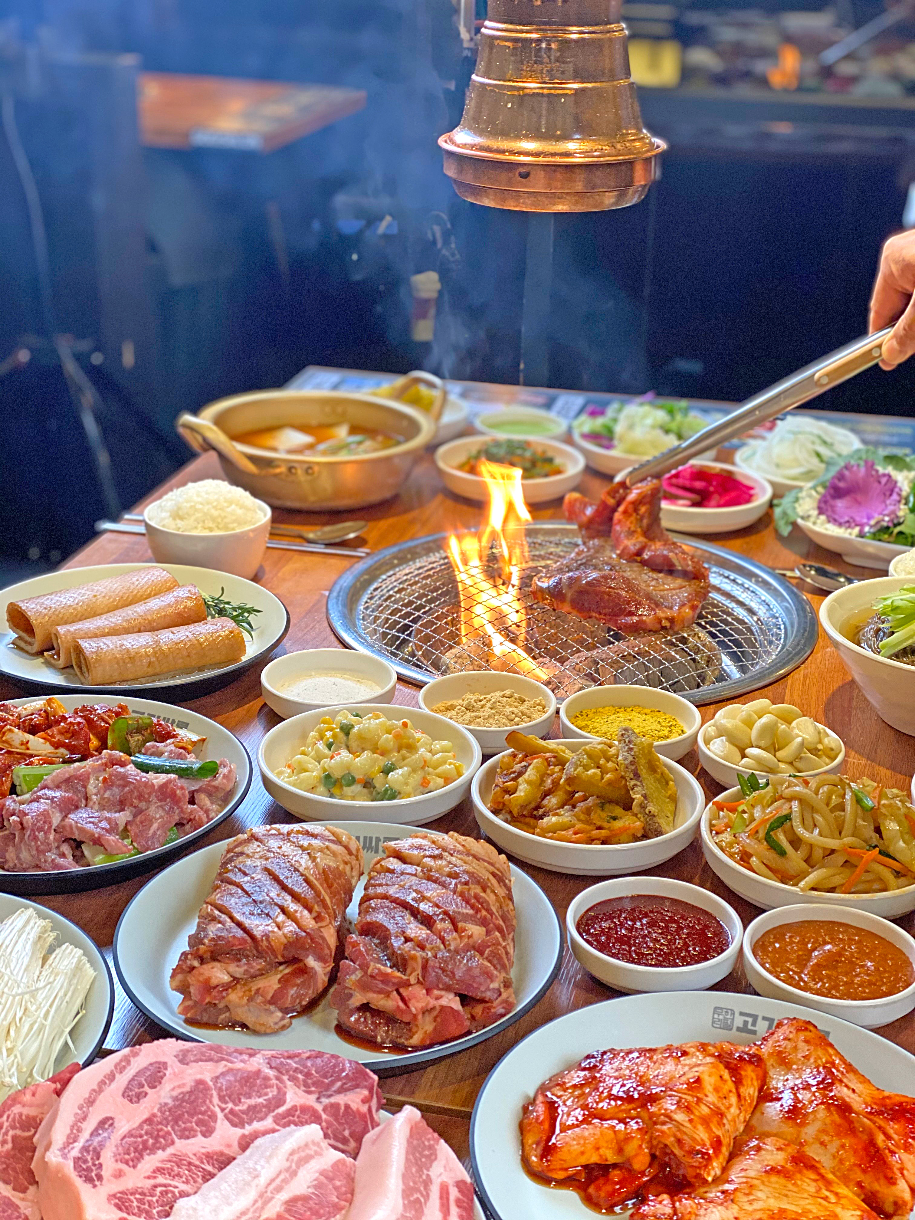 고기싸롱 발산역점 내부 또는 관련 모습