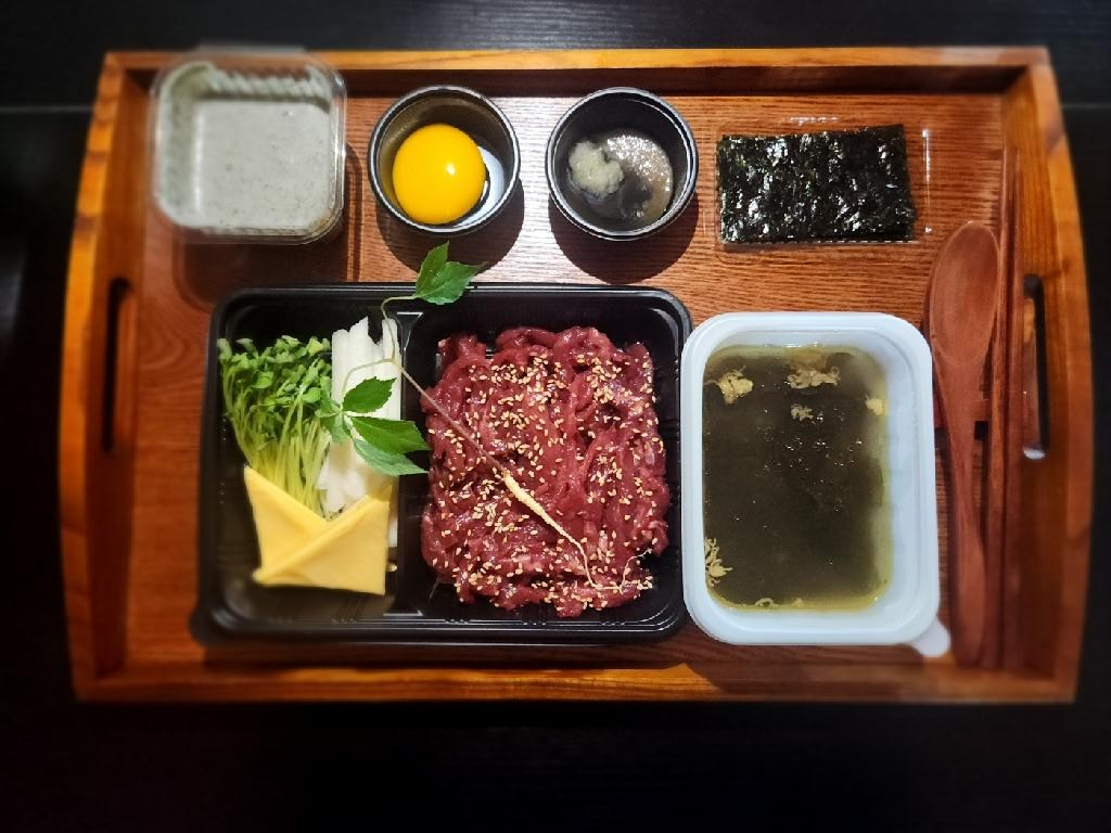 오늘은육회내일은연어