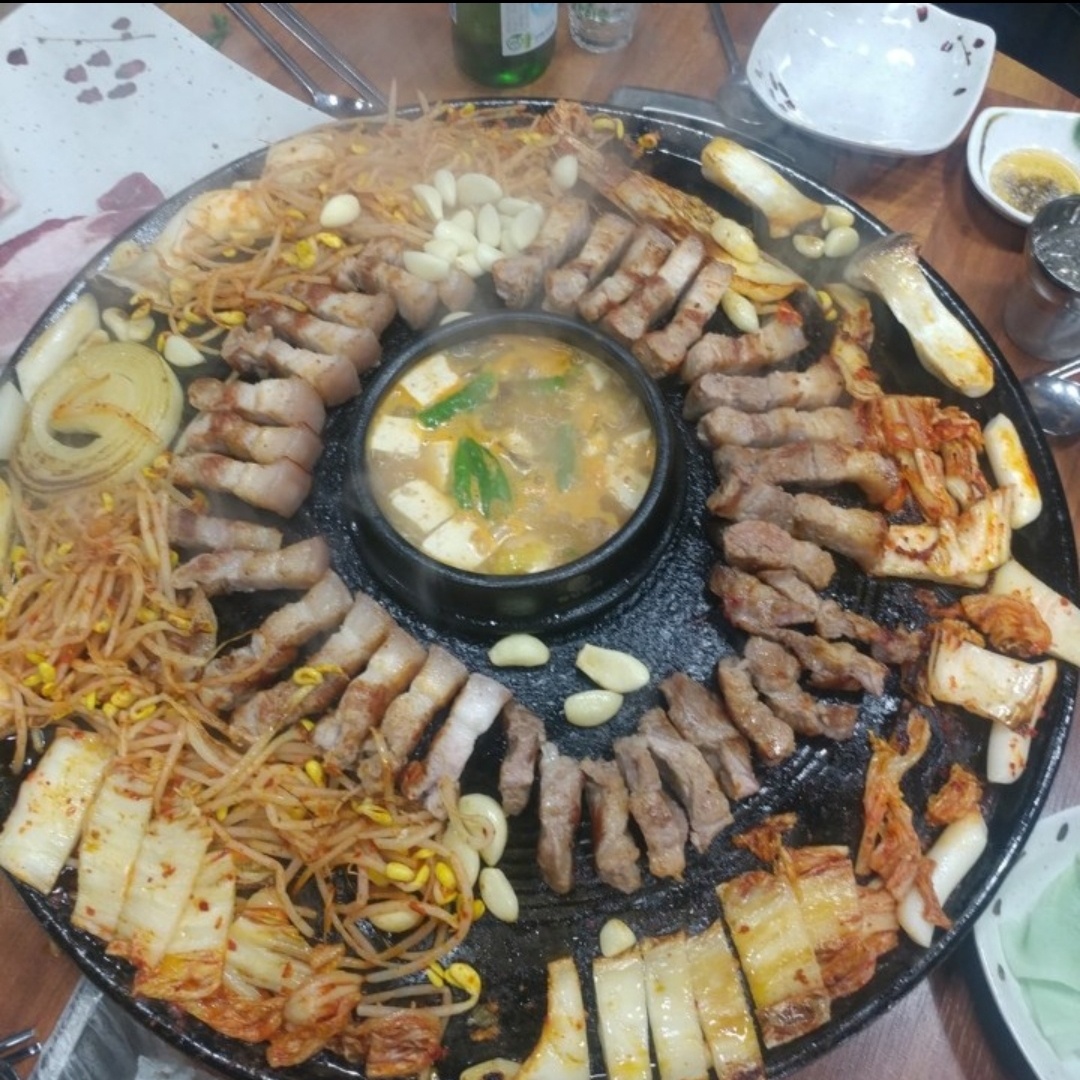 전설의솥뚜껑생삼겹살