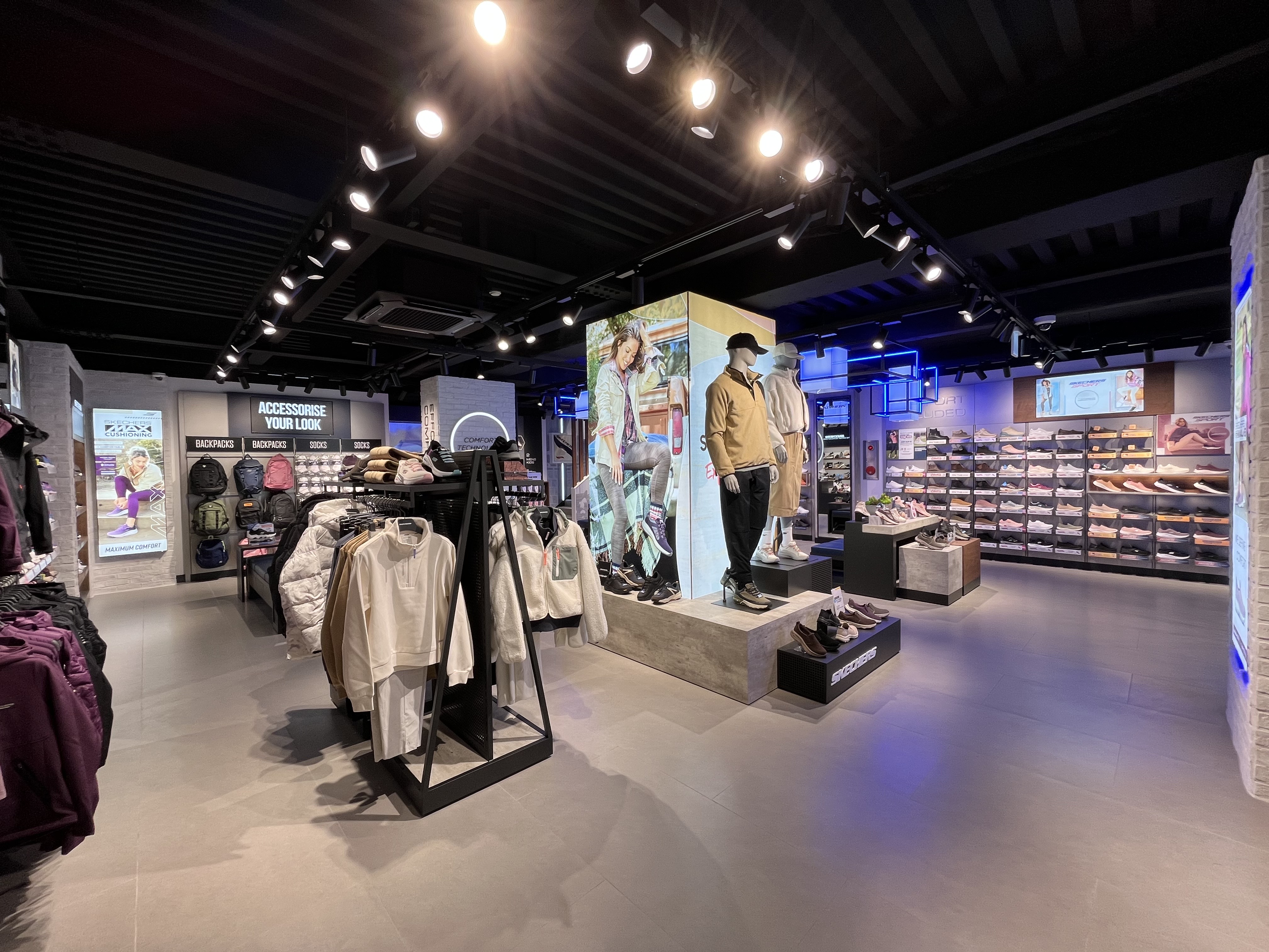 스케쳐스 명동직영점 대표 이미지