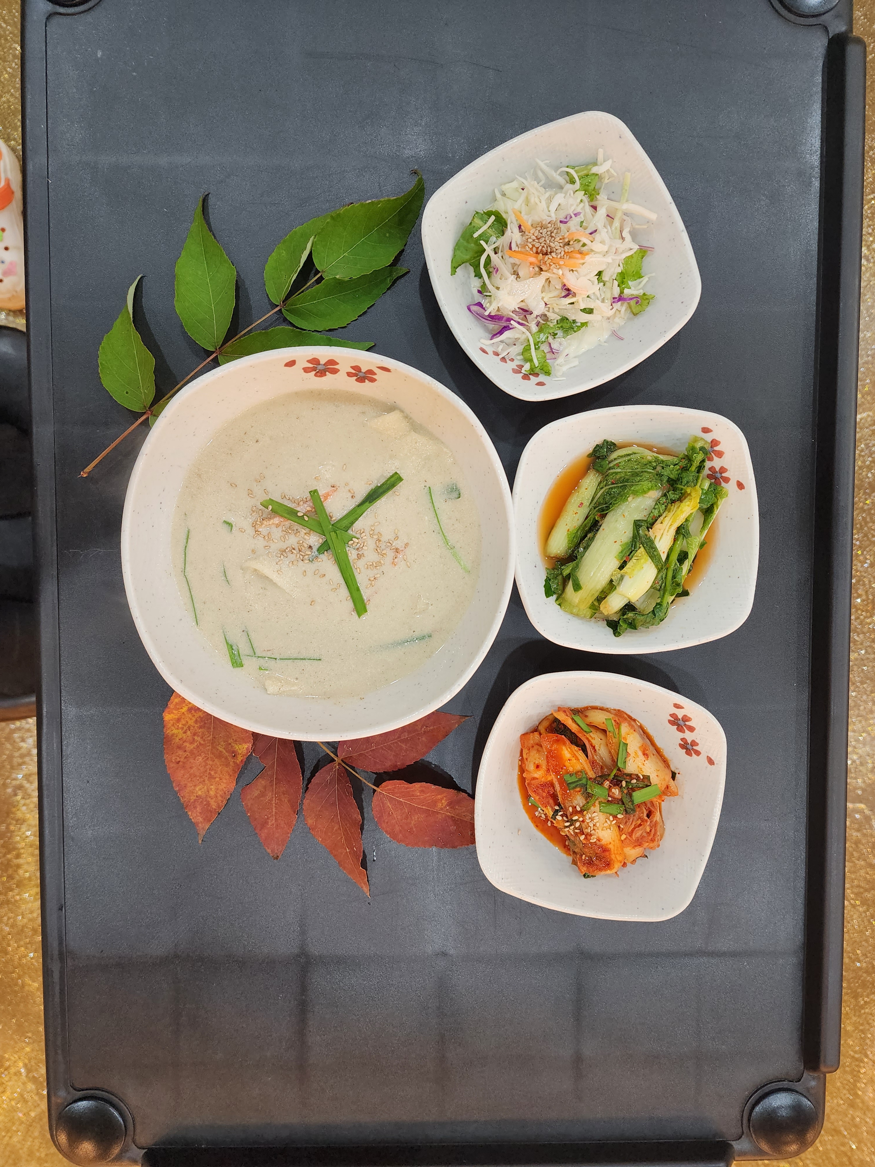 야채처녀버섯총각샤브칼국수