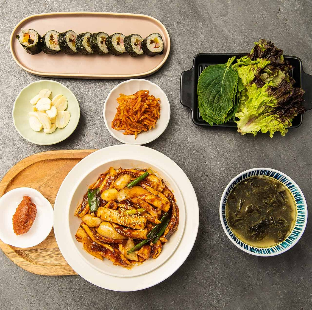 제육에진심을담다 & 임사부 매운닭발 매탄점
