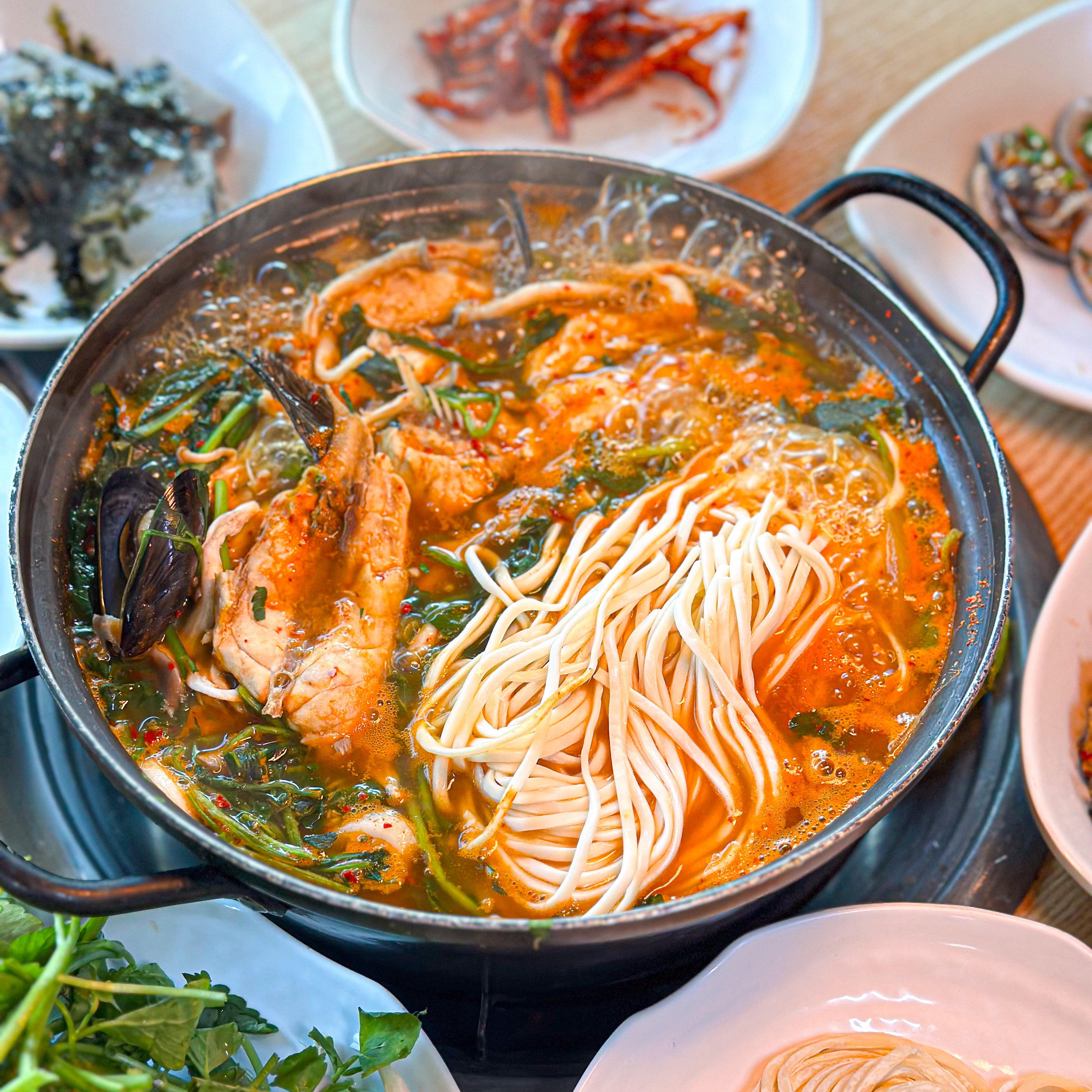 얼큰복칼국수