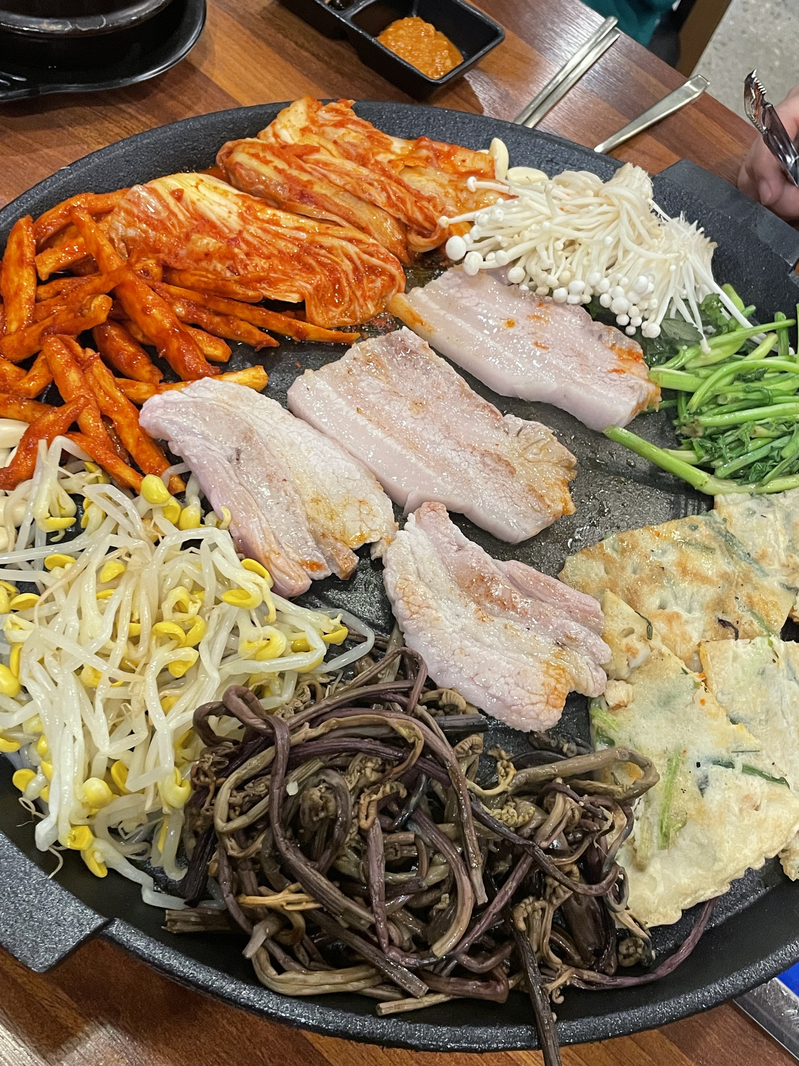 더덕솥뚜껑삼겹살 옥산점